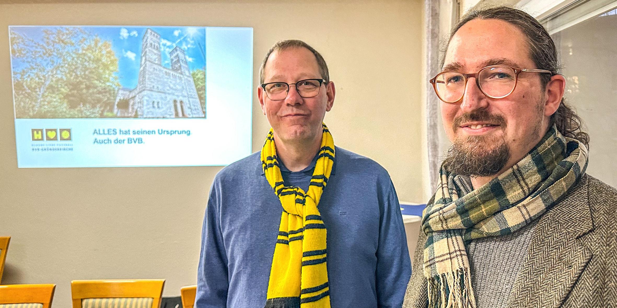 Referent Karsten Haug (links) mit Samuel Acloque von der KEB.