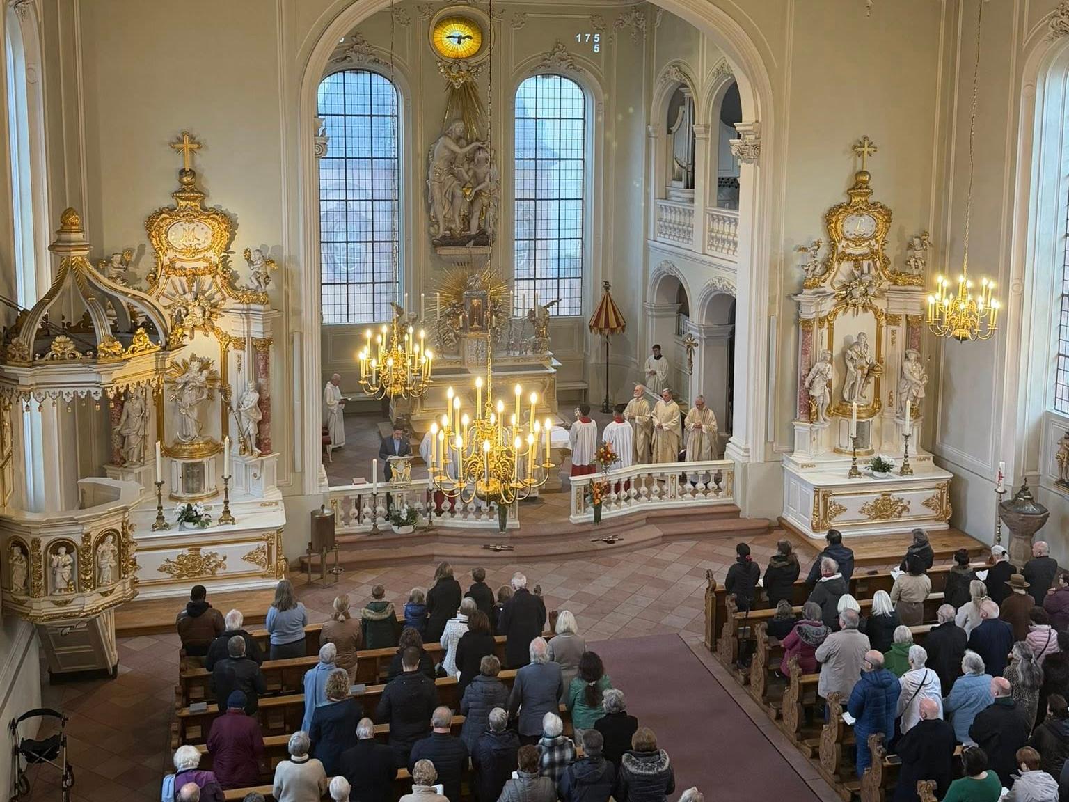 Festgottesdienst zur Erhebung von St. Johann zur Basilika minor vor 50 Jahren.