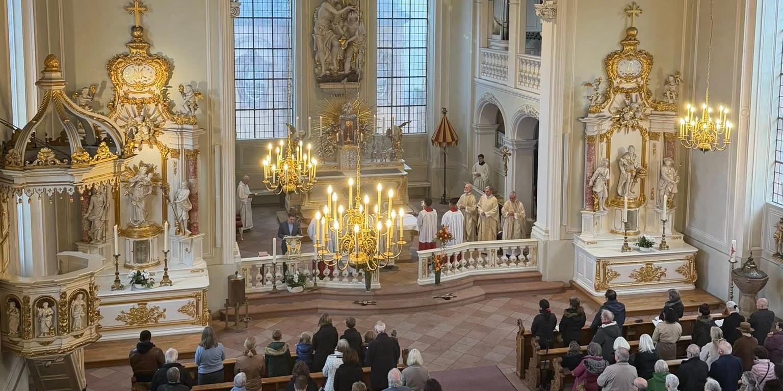 Festgottesdienst zur Erhebung von St. Johann zur Basilika minor vor 50 Jahren.