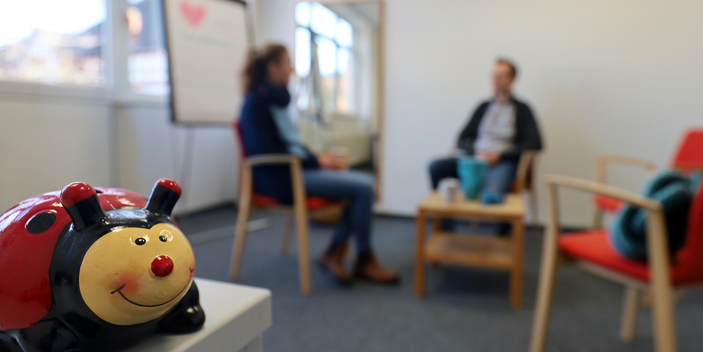 Viele Menschen finden bei der Lebensberatung Hilfe.
