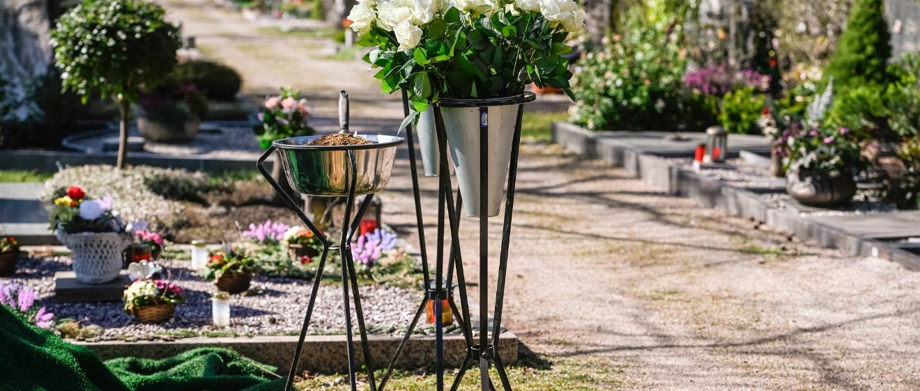 Grabstätte vor einer Beerdigung auf dem Friedhof in Bad Kreuznach