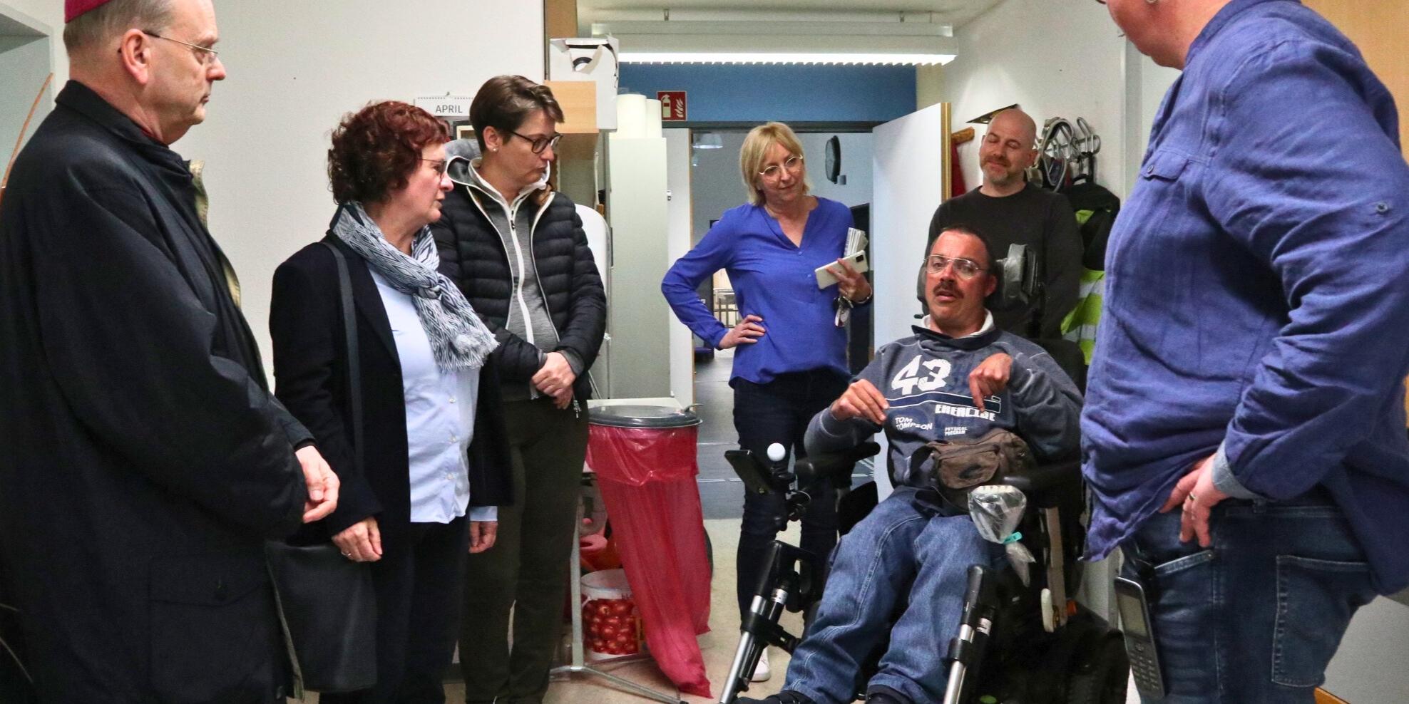 „Es ist ein toller Ort, der sich für Menschen einsetzt“ - Weihbischof Brahm beim Besuch der fws in Kettig