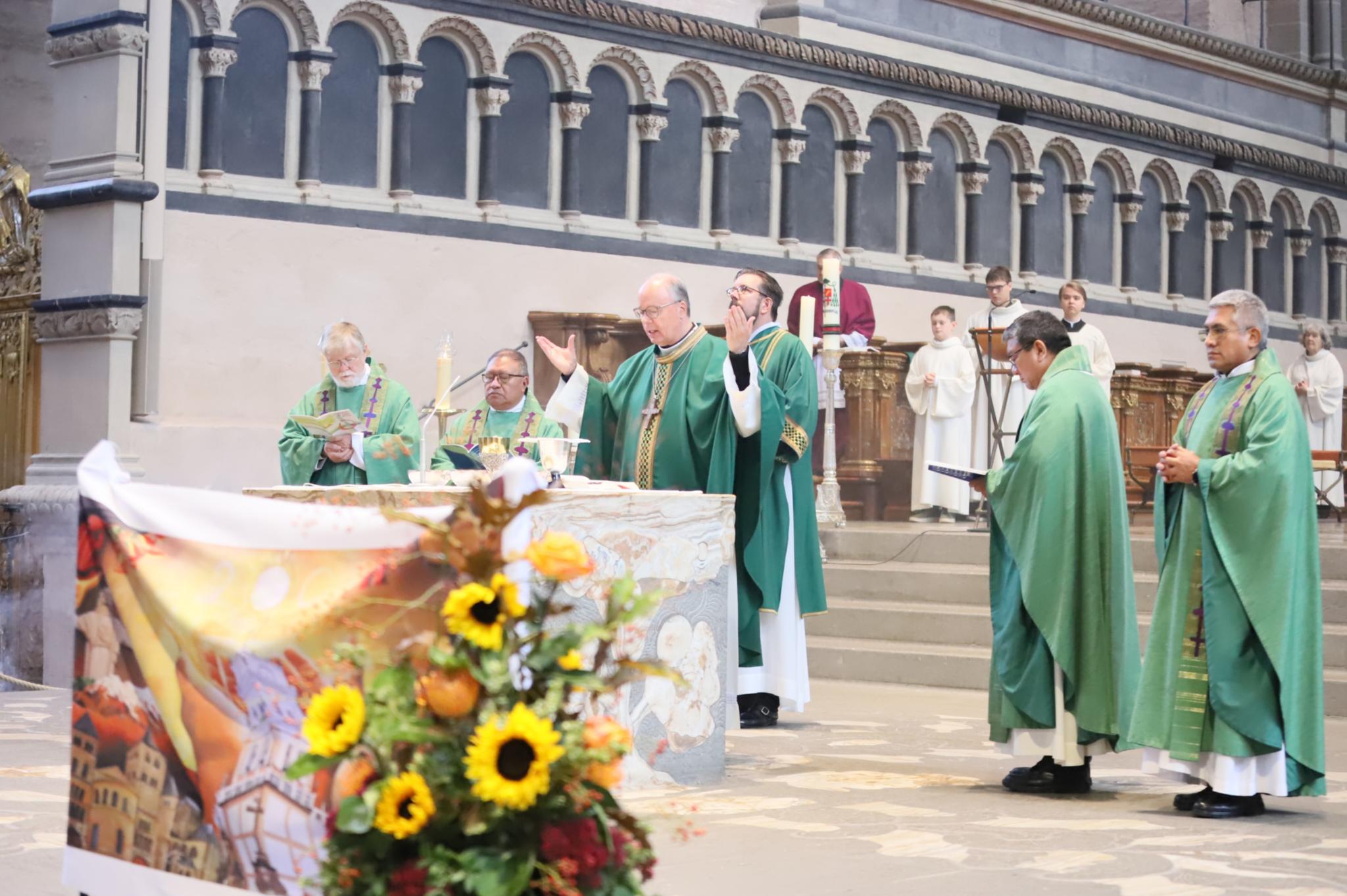 Gottesdienst zusammen mit den bolivianischen Bischöfen im Trierer Dom
