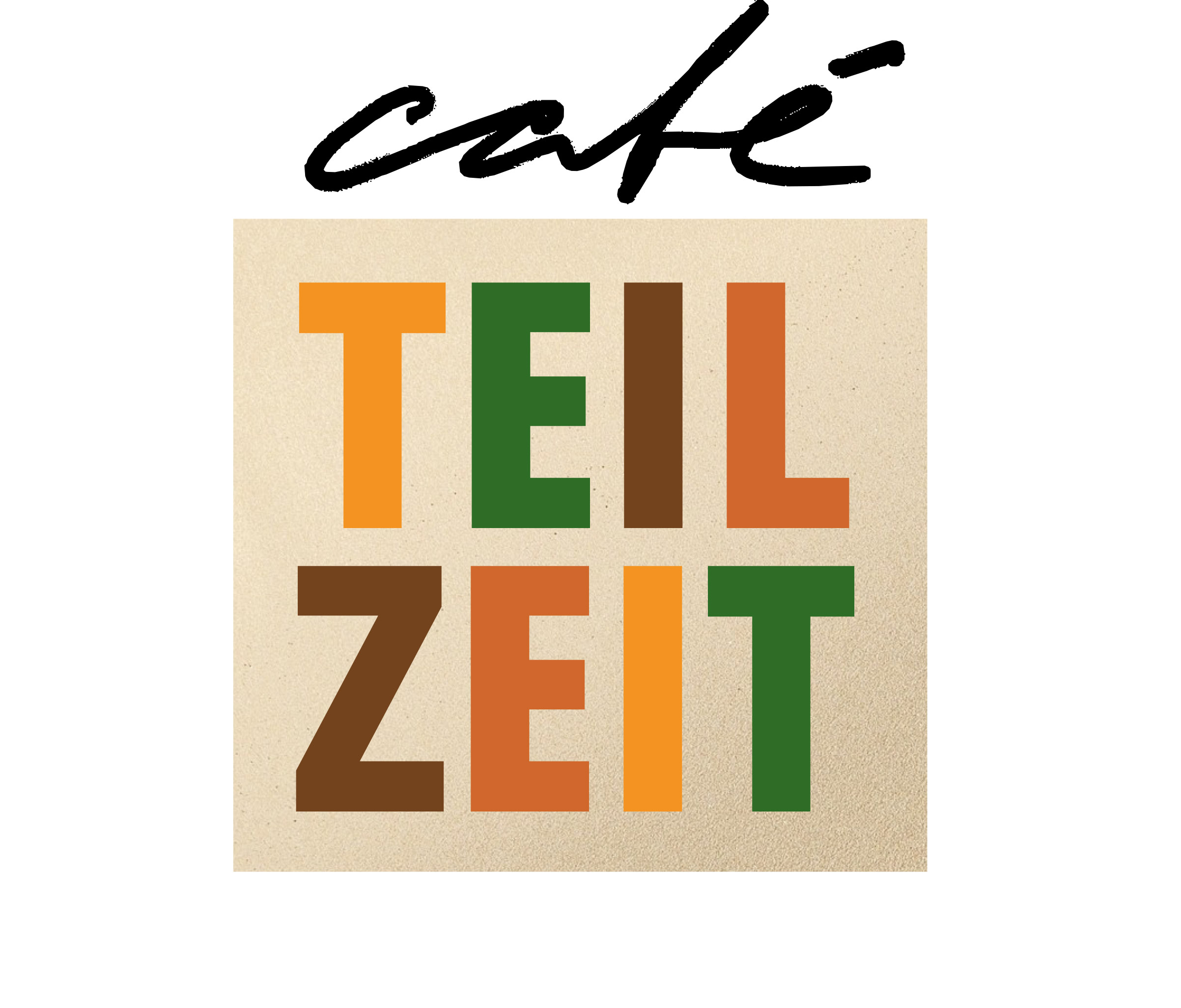 „Quadratisches Logo mit dem Schriftzug Café TeilZeit. Oben steht das Wort ‚café‘ in schwarzer, handschriftlicher Schrift. Darunter befindet sich ein beigefarbener Block, in dem die Wörter ‚TEIL‘ und ‚ZEIT‘ in großen, farbigen Buchstaben angeordnet sind. Die Farben variieren in Orange, Grün, Braun und Rot.“