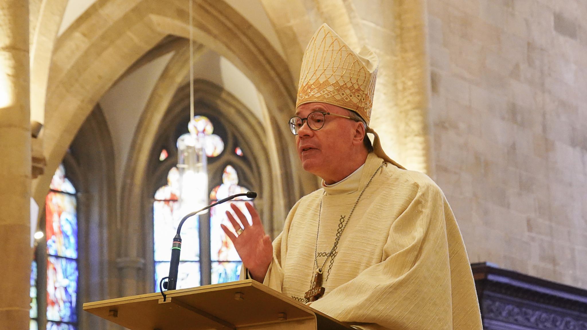 Bischof Ackermann zog die Verbindung vom Christkönigsfest zur Abtbenediktion.