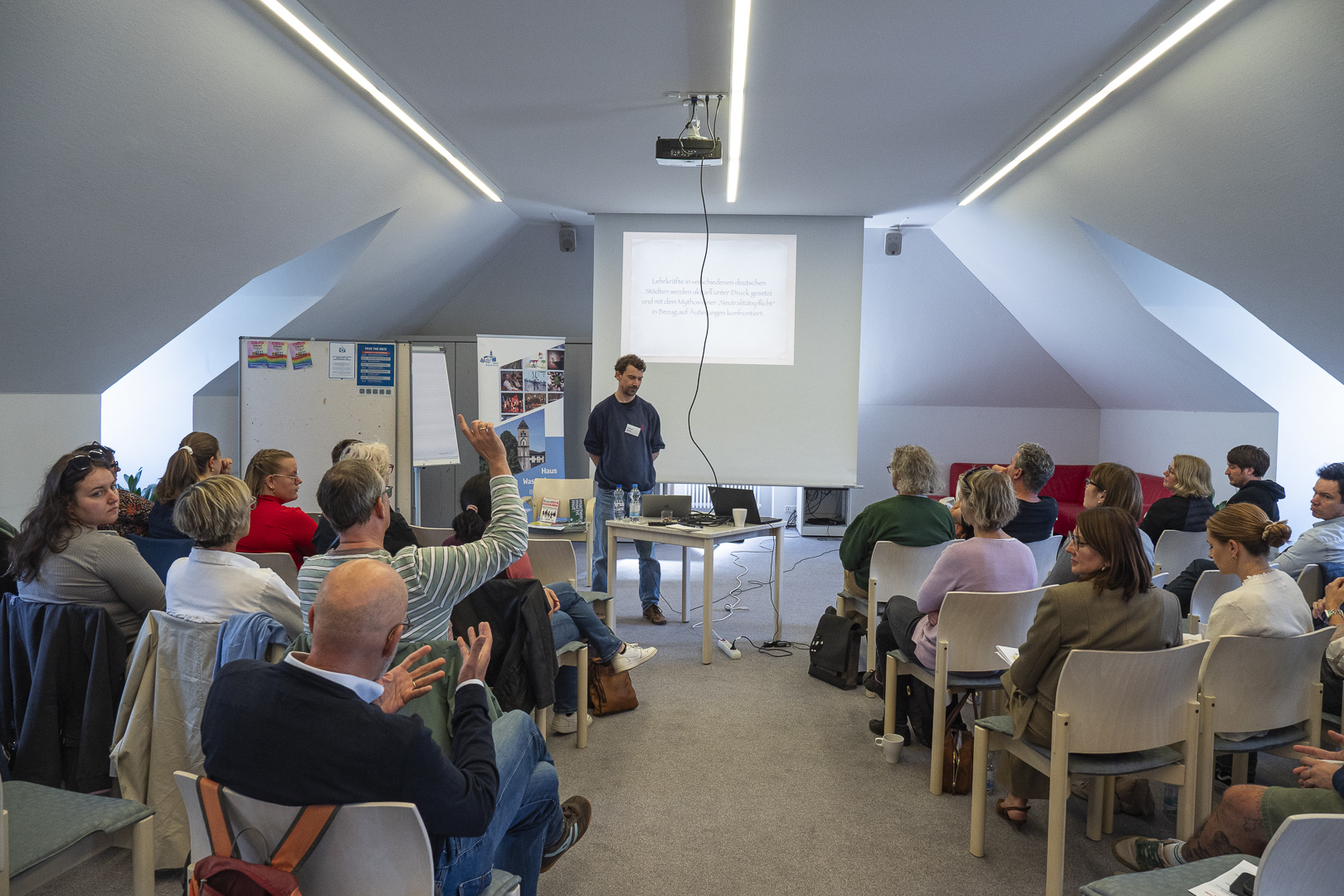 Beim Demokratie(resilienz)tag in Vallendar gab es angeregte Diskussionen...