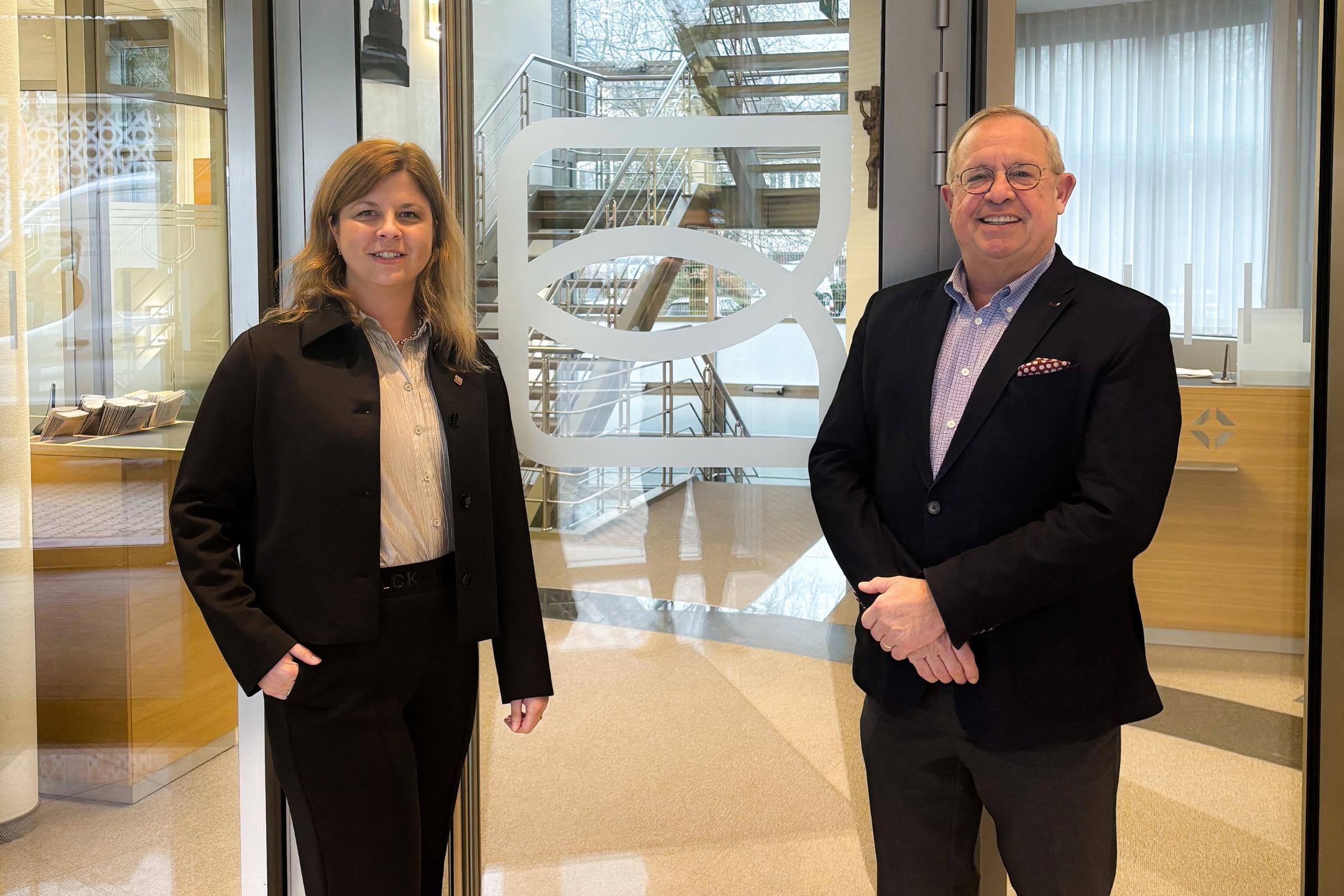 Claudia Engel und ihr Vorgänger Karl-John Ringelmann