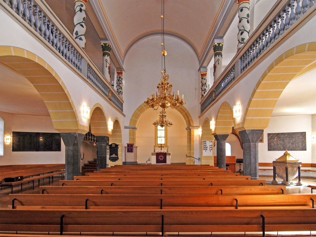 Der Innenraum der Kirche