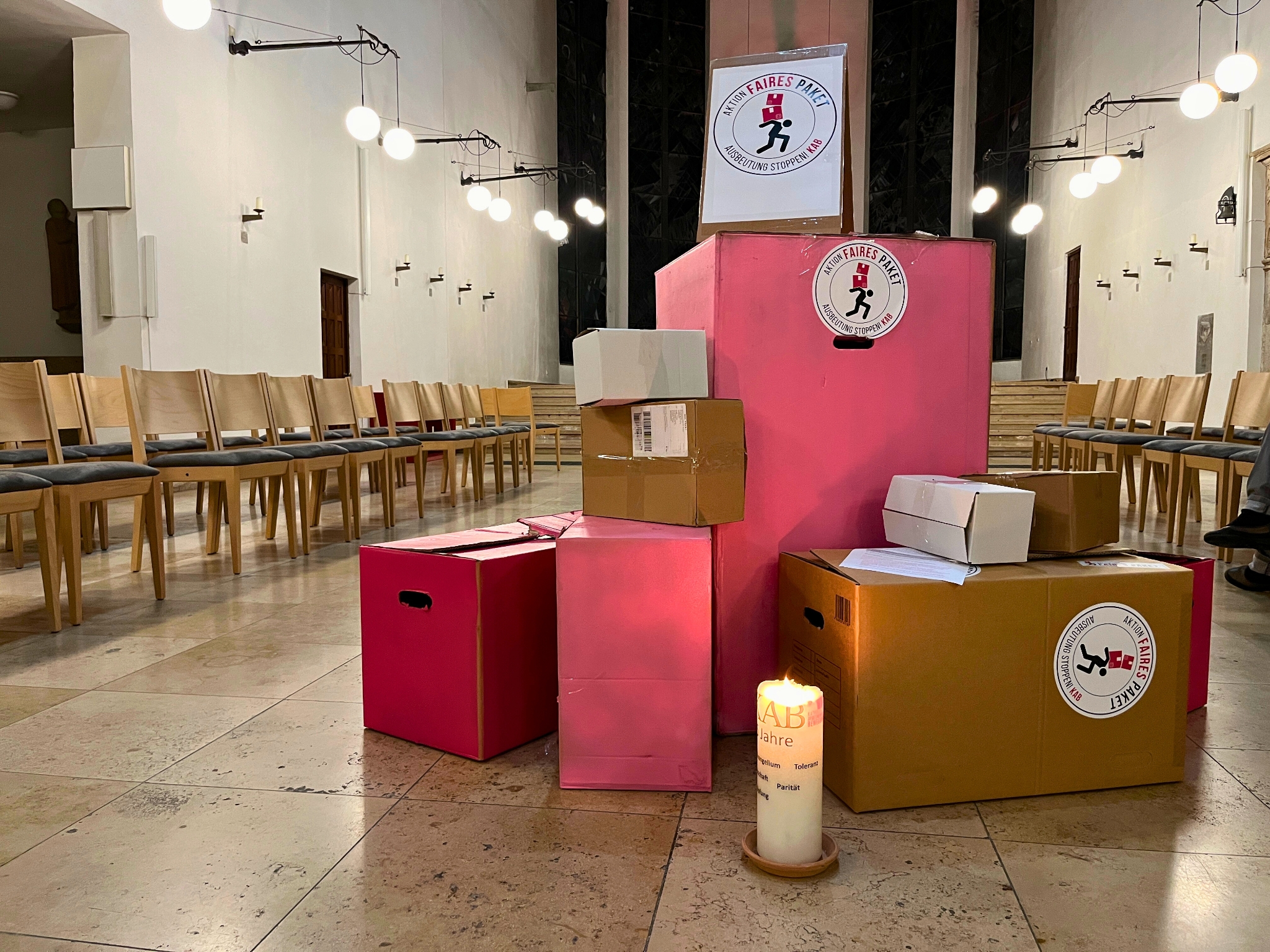 Mit der Kampagne 'Faires Paket' macht die Katholische Arbeitnehmer Bewegung auf die prekäre Arbeitssituation vieler Paketzusteller*innen aufmerksam.
