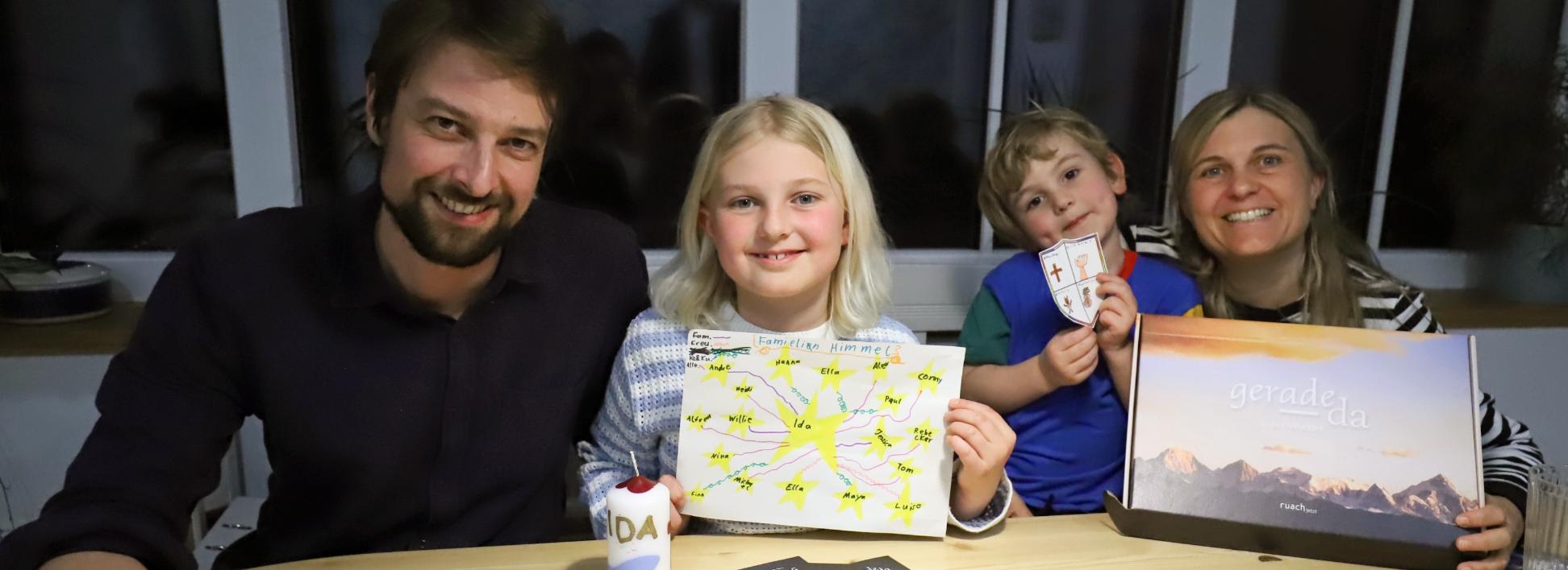 Das Foto zeigt Familie Licht, Vater, Mutter und zwei Kinder