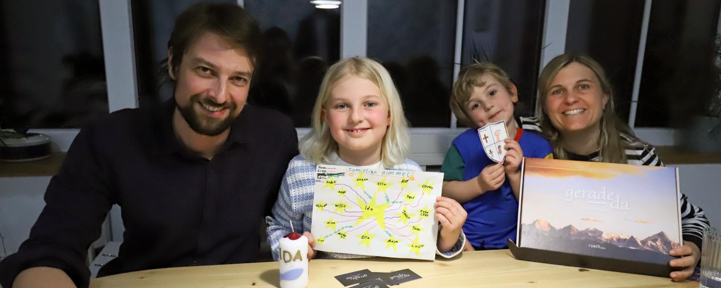 Das Foto zeigt Familie Licht, Vater, Mutter und zwei Kinder