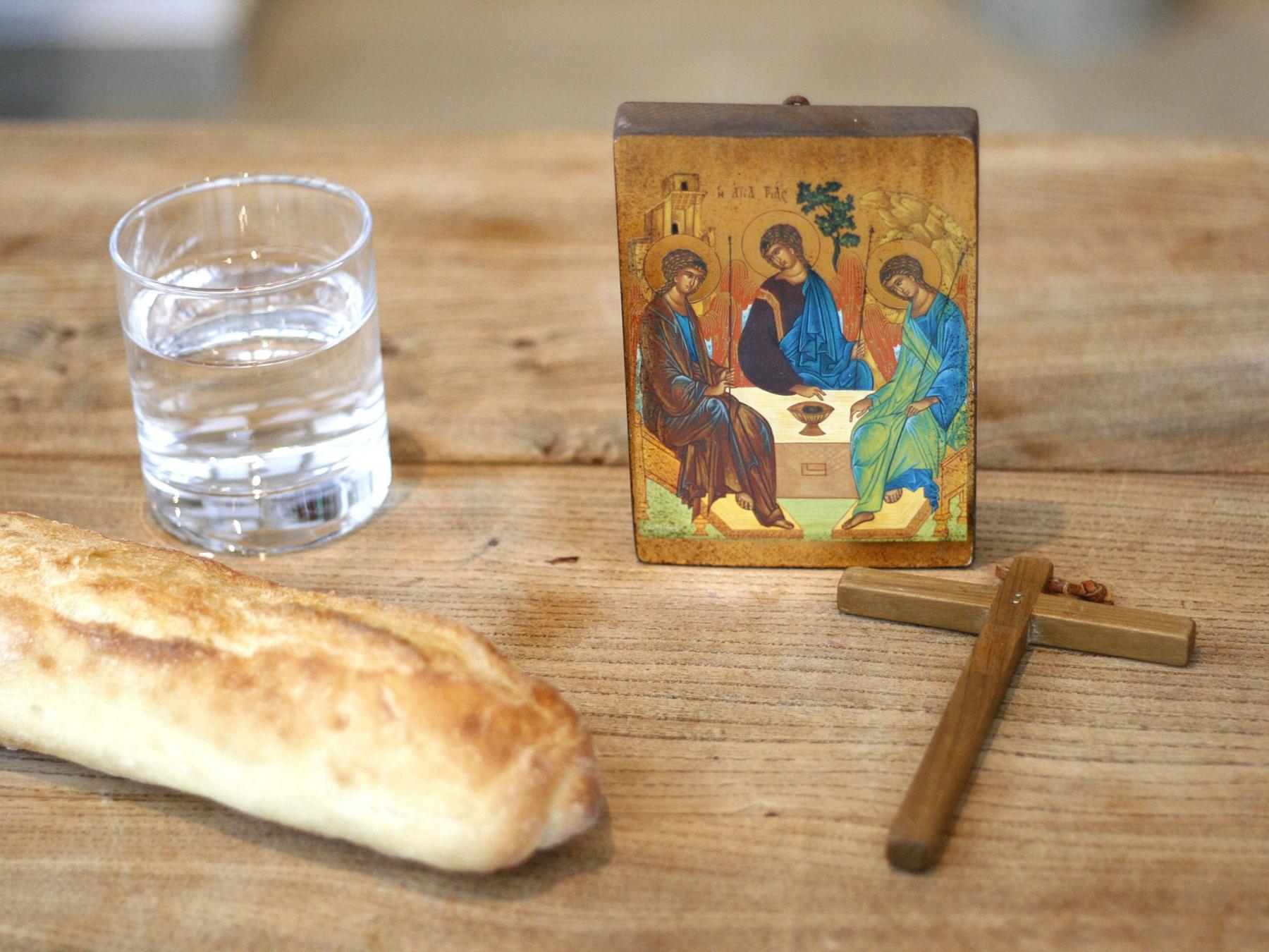 Brot, Wasser und Kreuz