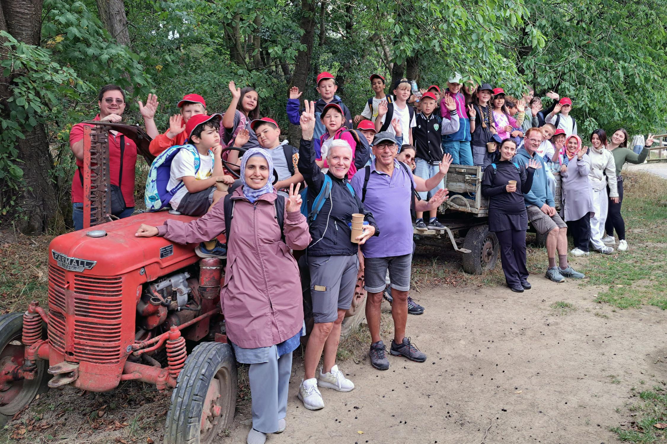 Gruppenfoto aller Teilnehmenden im Tierpark