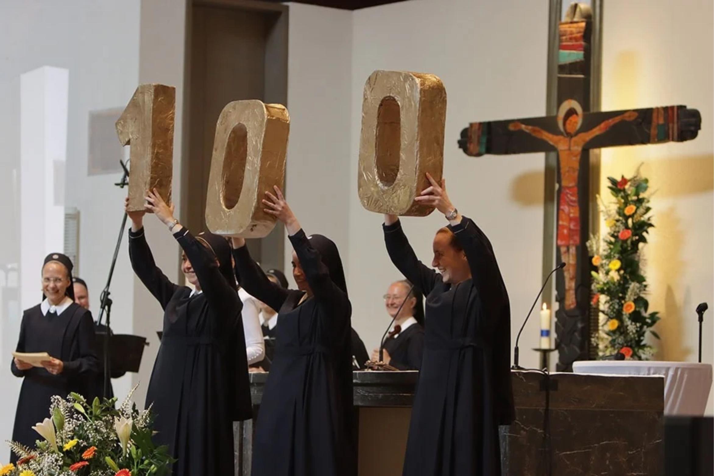 Freude und Dankbarkeit waren beim Festakt in der Pilgerkirche in Schönstatt spürbar. Die Marienschwestern feierten mit über 1.700 Personen das 100. Jubiläum.