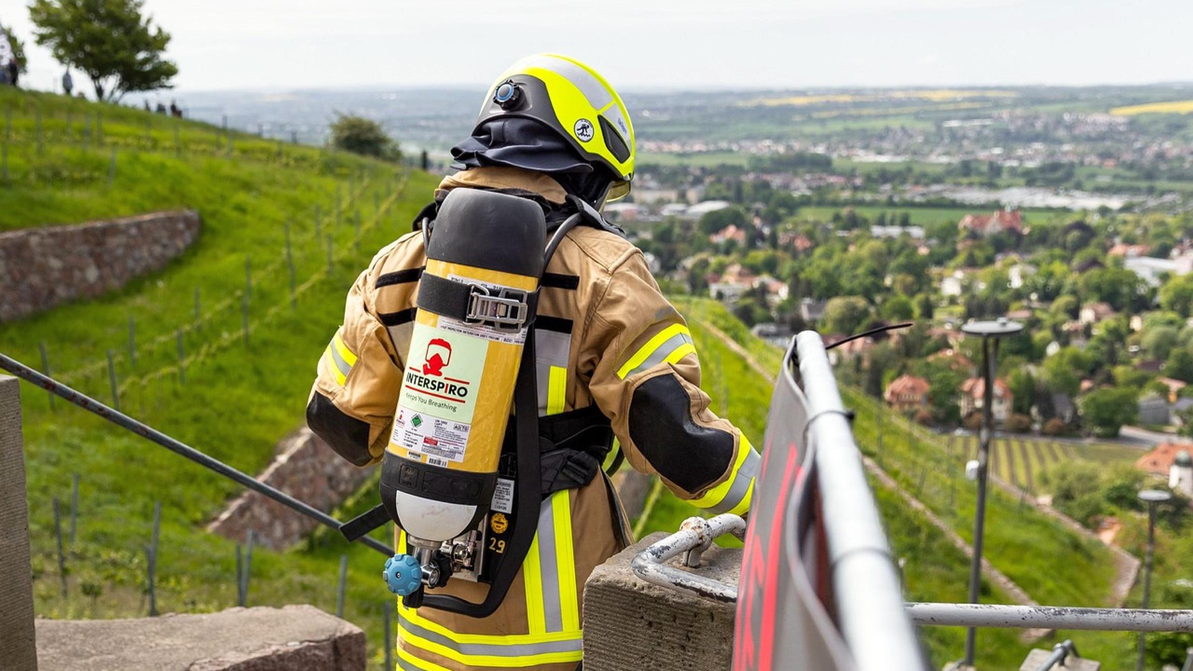 Läufer in Feuerwehrmontur