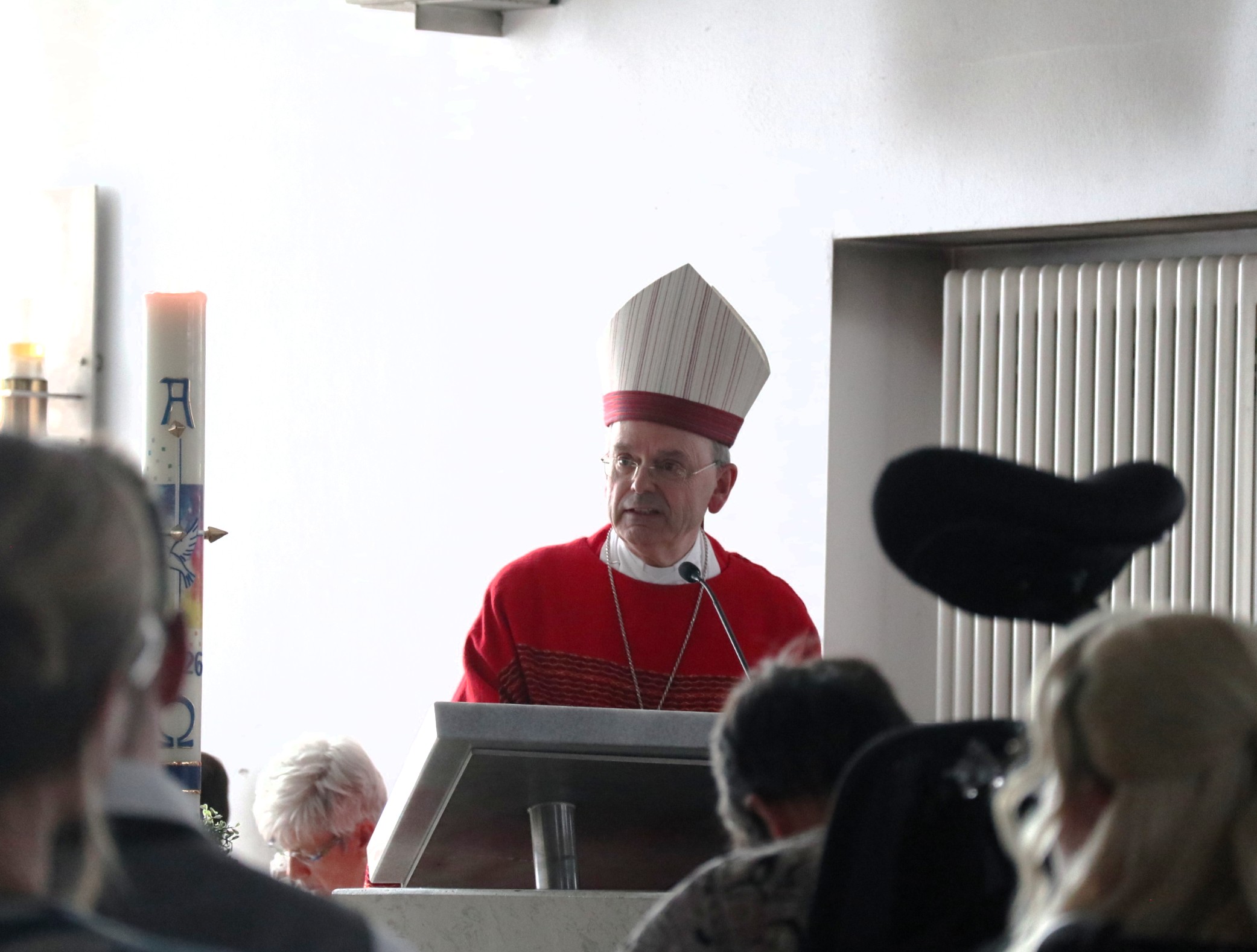 Weihbischof Brahm bei der Predigt