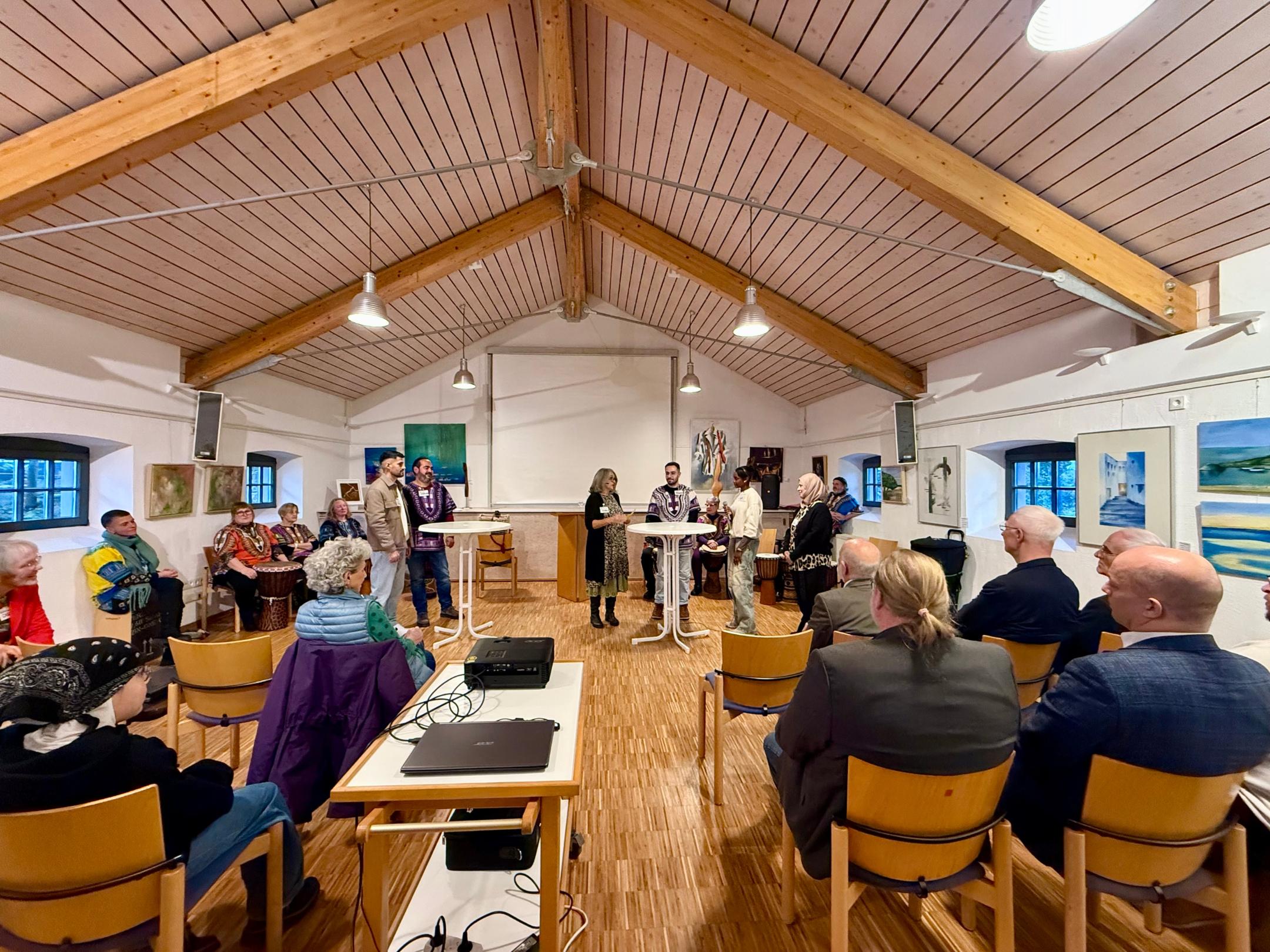 Flüchtlinge berichten in der Remise in Quint von ihrem Alltag in Deutschland