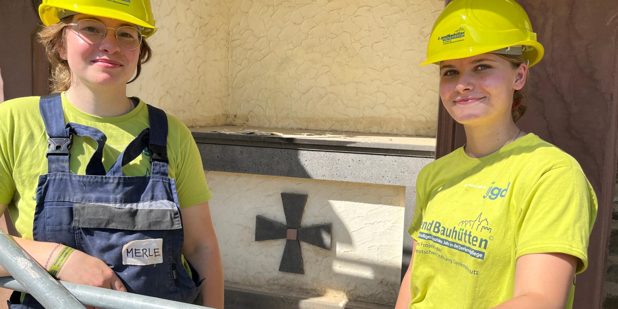 Merle und Lena haben viel Freude an ihrer Arbeit in Maischoß