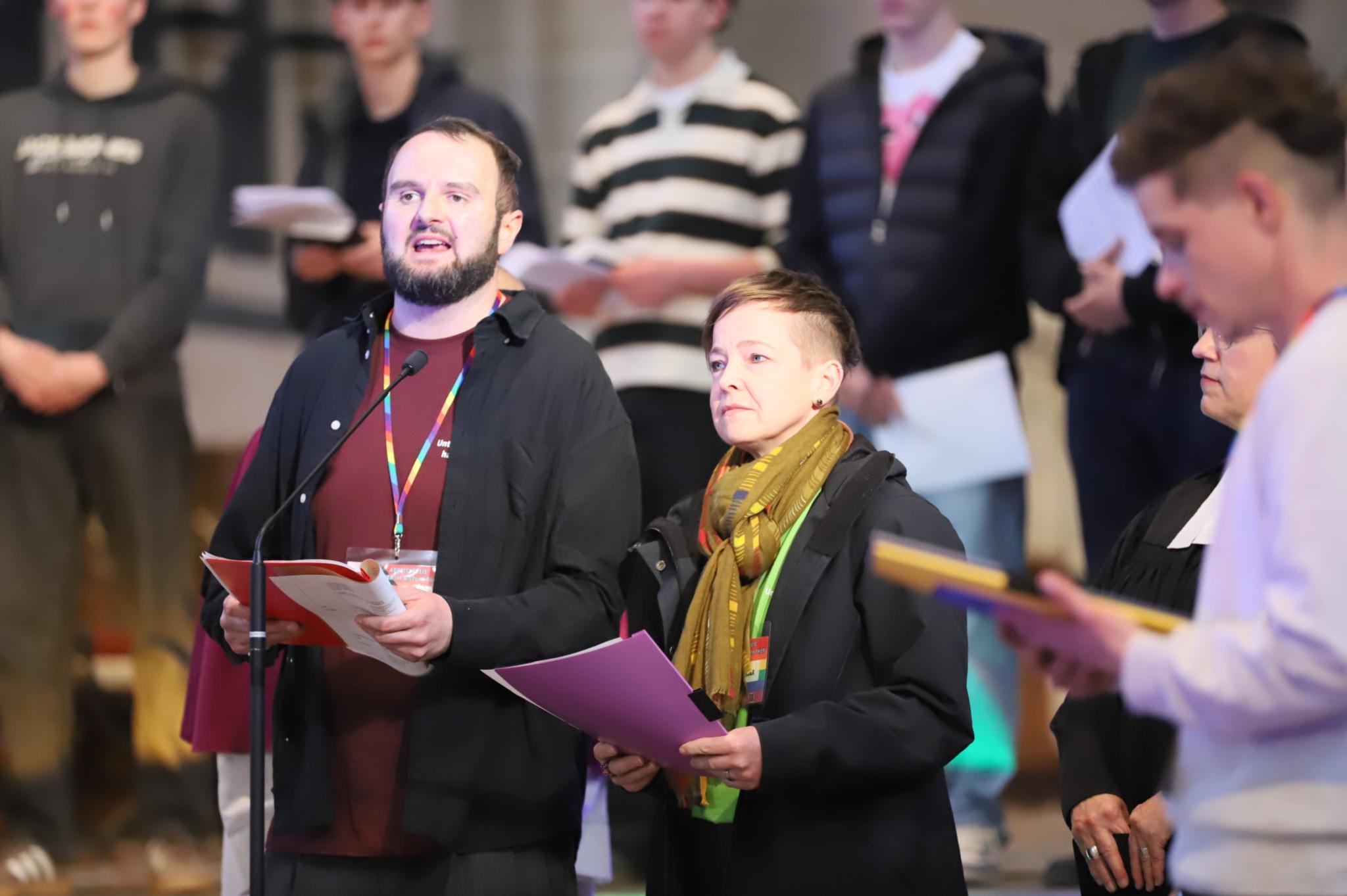 Raphael Foltin, Theologischer Referent für Queerpastoral, und Ulrike Laux, Pädagogische Referentin im Bischöflichen Generalvikariat leiten den AK Queer