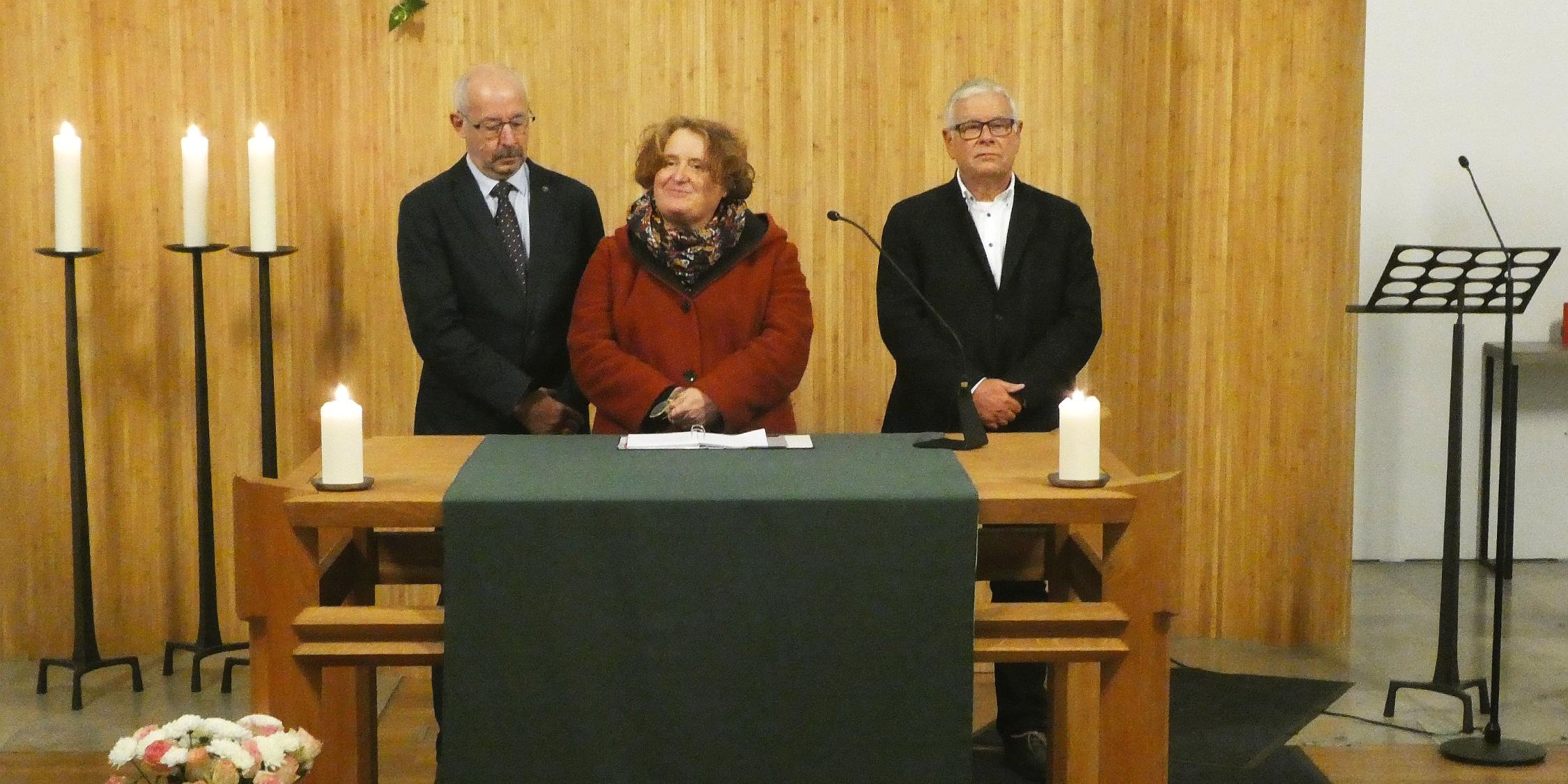 Joachim Hipfel, Pascale Jung sowie Wolfgang Schmidt (evangelischer Kirchenkreis Saar-West, von links) beim Gottesdienst in der Friedenskirche.