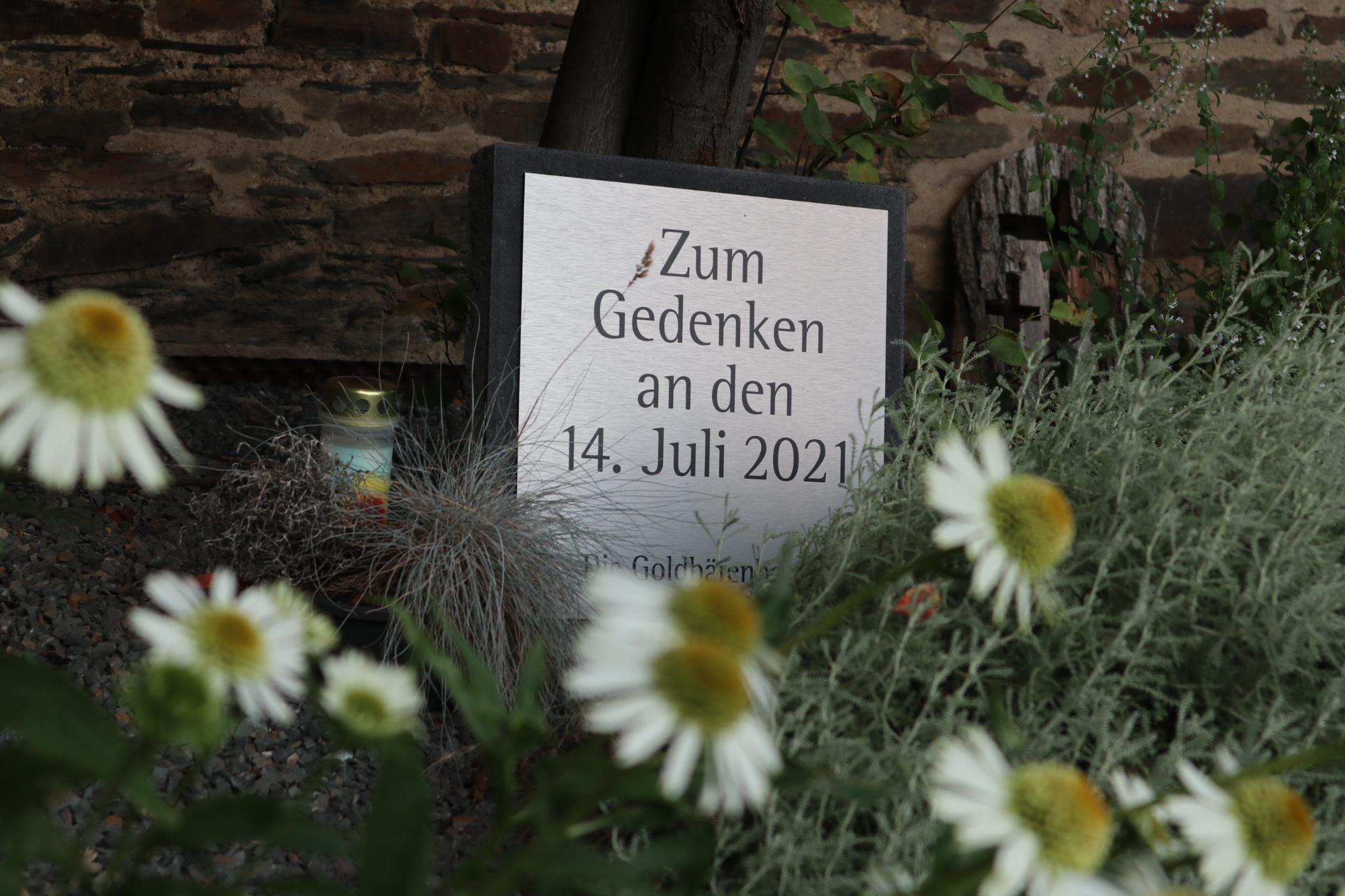 Tafel zum Gedenken an die Opfer der Flut 2021