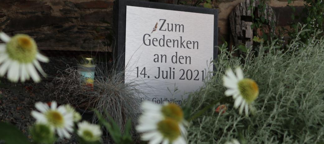Tafel zum Gedenken an die Opfer der Flut 2021