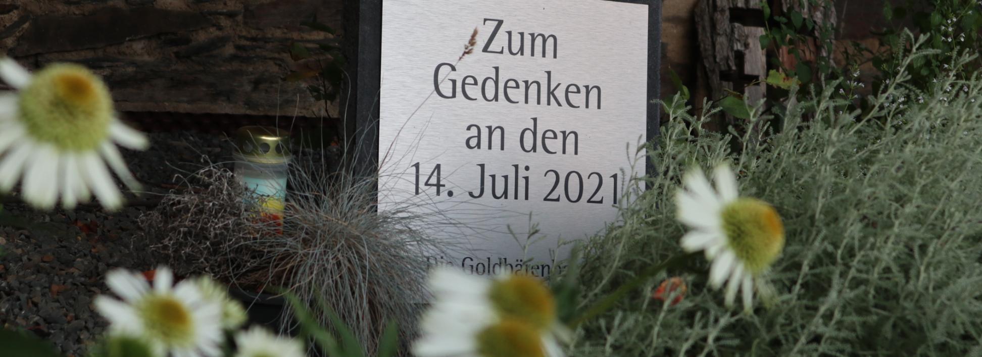 Tafel zum Gedenken an die Opfer der Flut 2021