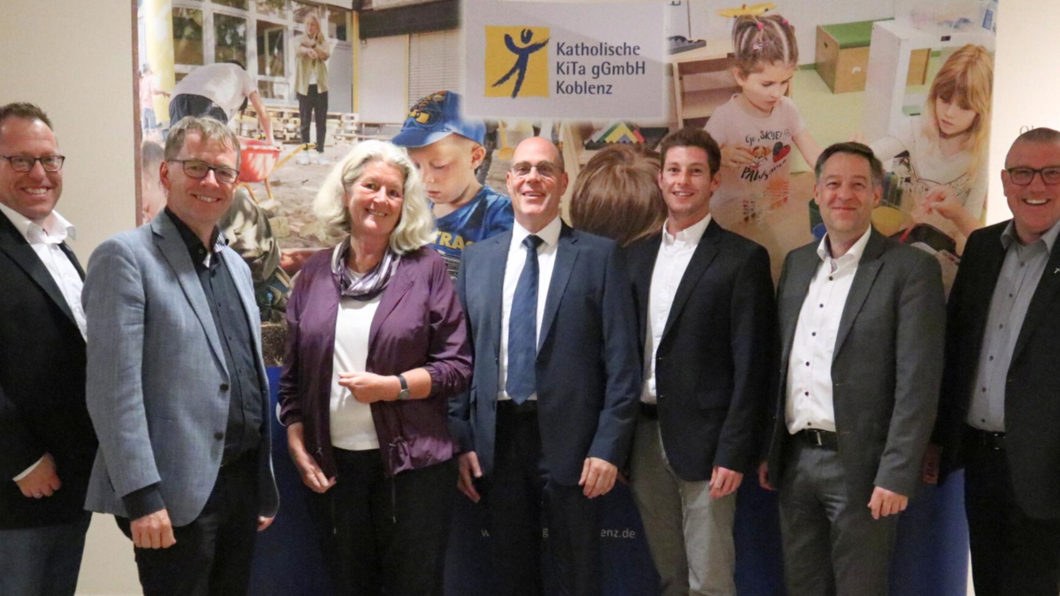 Zur Gesellschafterversammlung der Katholischen KiTa gGmbH Koblenz kamen unter anderem der Aufsichtsrat, die Geschäftsleitung und das Steuerungsbüro zusammen.