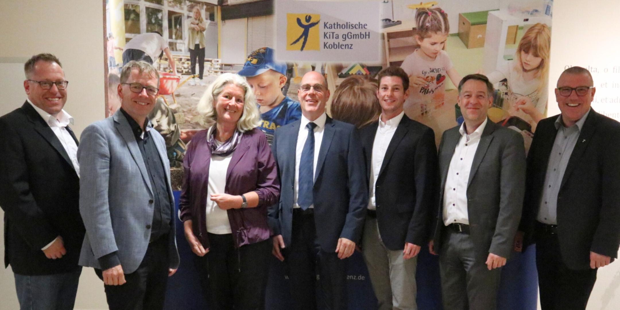 Zur Gesellschafterversammlung der Katholischen KiTa gGmbH Koblenz kamen unter anderem der Aufsichtsrat, die Geschäftsleitung und das Steuerungsbüro zusammen.