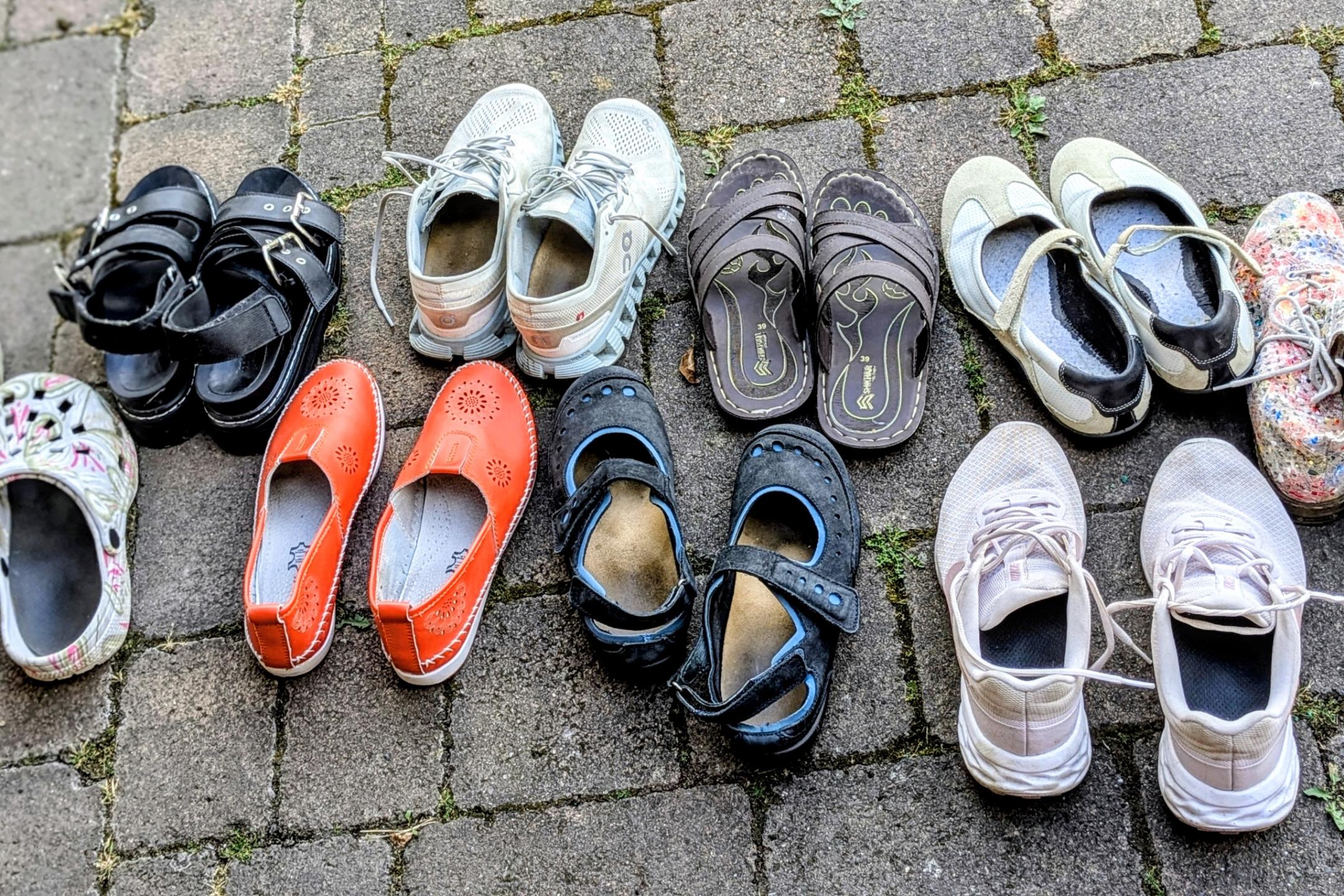 Für jede dieser ermordeten Frauen wird auf dem Vorplatz der Herz-Jesu-Kirche ein Paar Schuhe stehen.