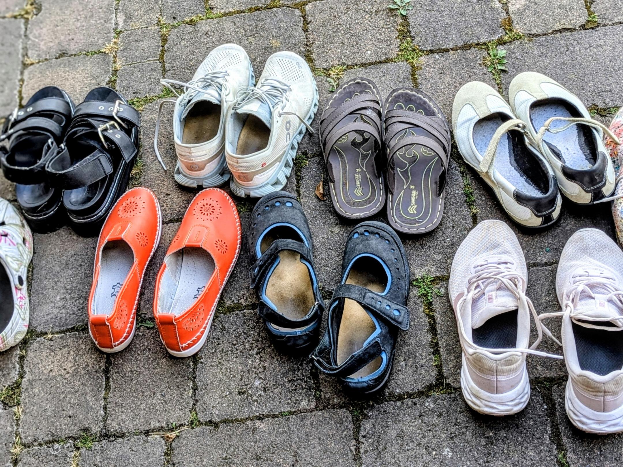 Für jede dieser ermordeten Frauen wird auf dem Vorplatz der Herz-Jesu-Kirche ein Paar Schuhe stehen.