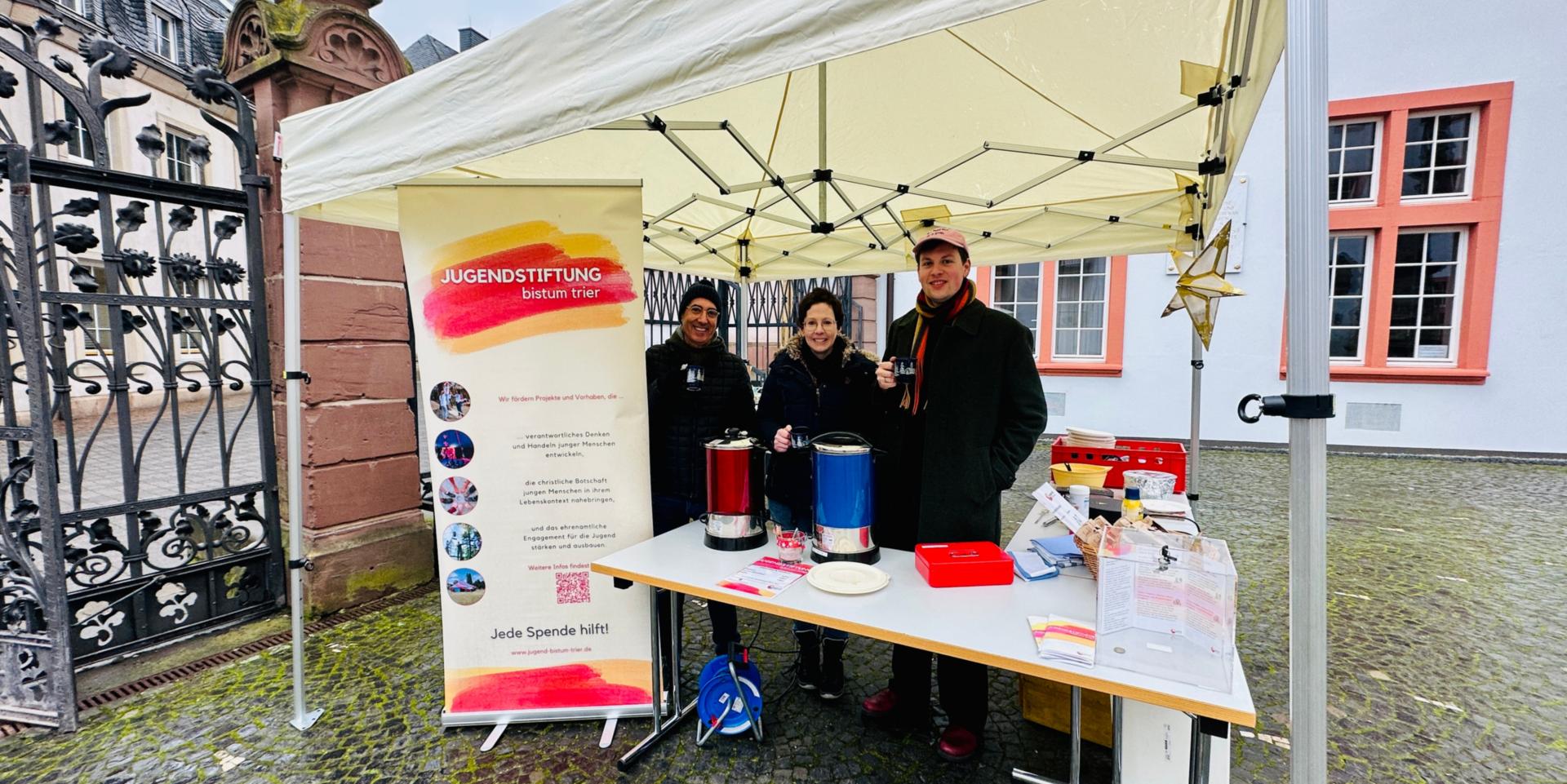 Waffeln- und Glühweihnverkauf für sozial benachteiligte Kids