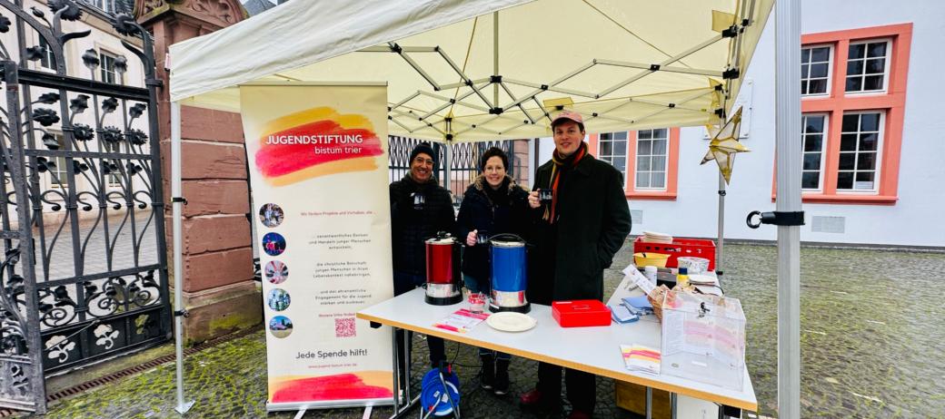 Waffeln- und Glühweihnverkauf für sozial benachteiligte Kids