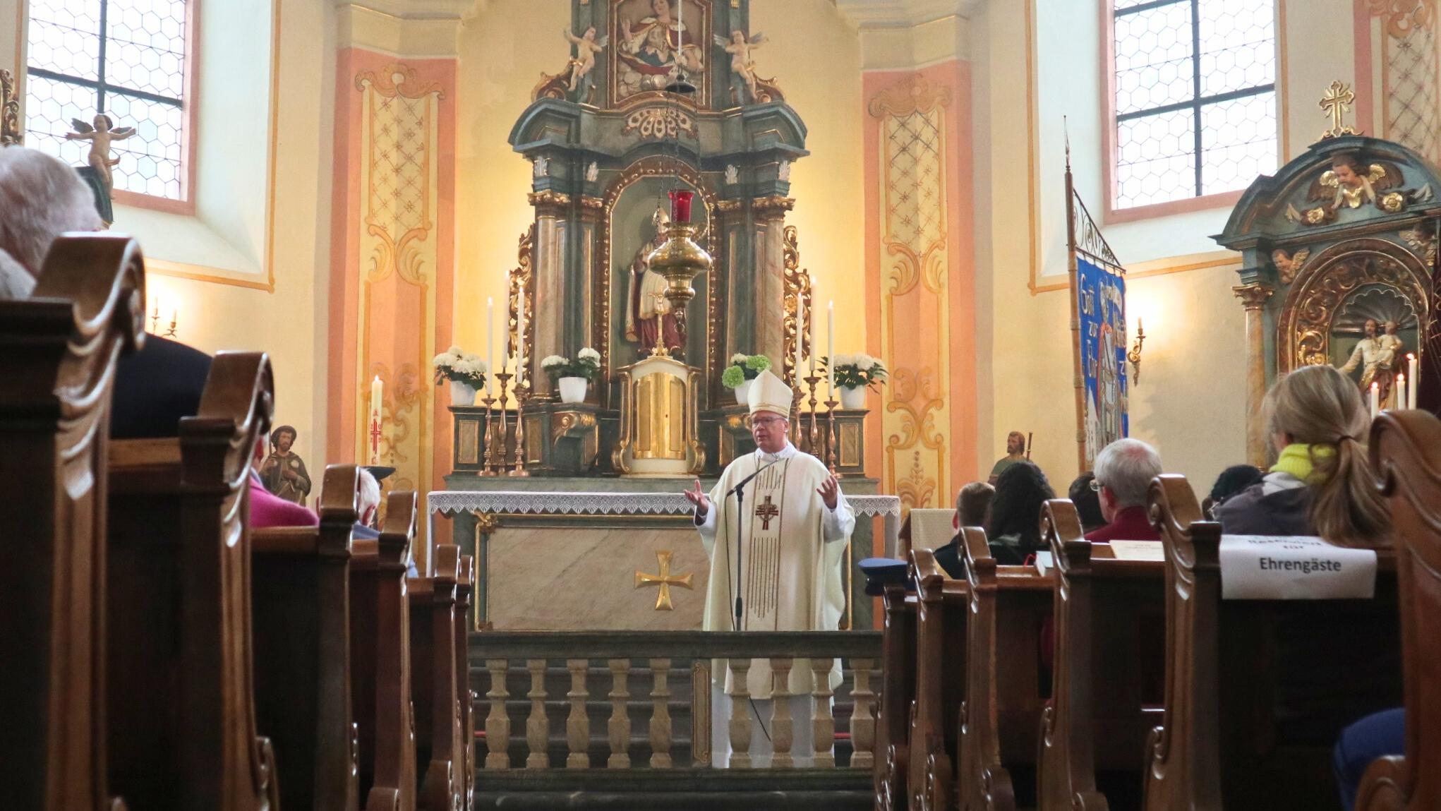 Der Trierer Bischof Stephan Ackermann feierte gemeinsam mit den Brohlerinnen und Brohlern einen Gottesdienst zum Auftakt des Festtages anlässlich 1.100 Jahre Brohl.