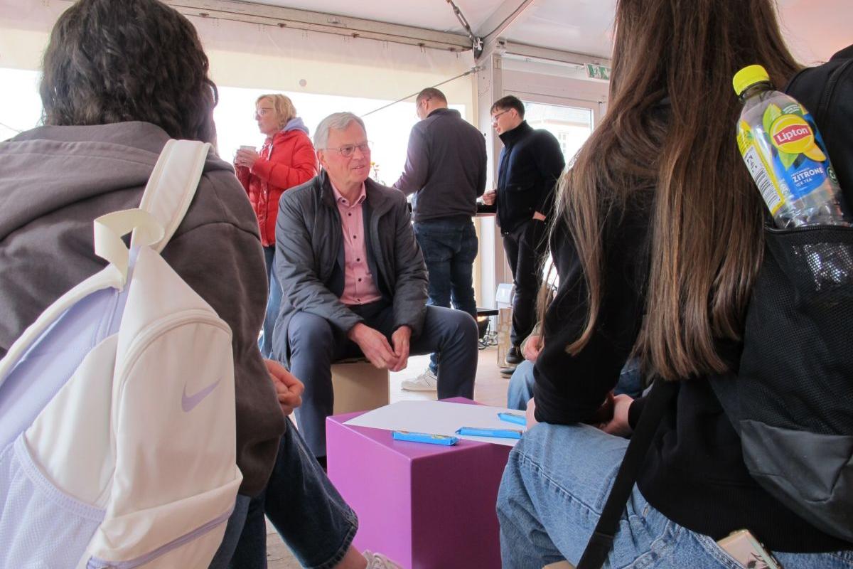 Meet & Greet mit Schüler*innen und Generalvikar Ulrich von Plettenberg