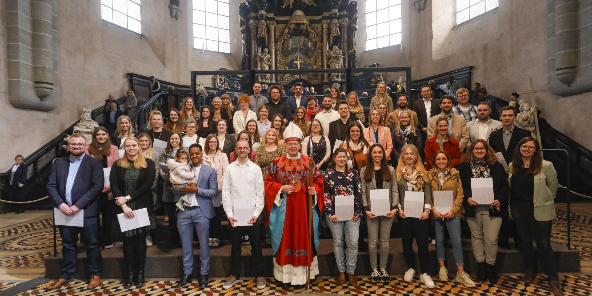 Gruppenfoto zusammen mit dem Bischof
