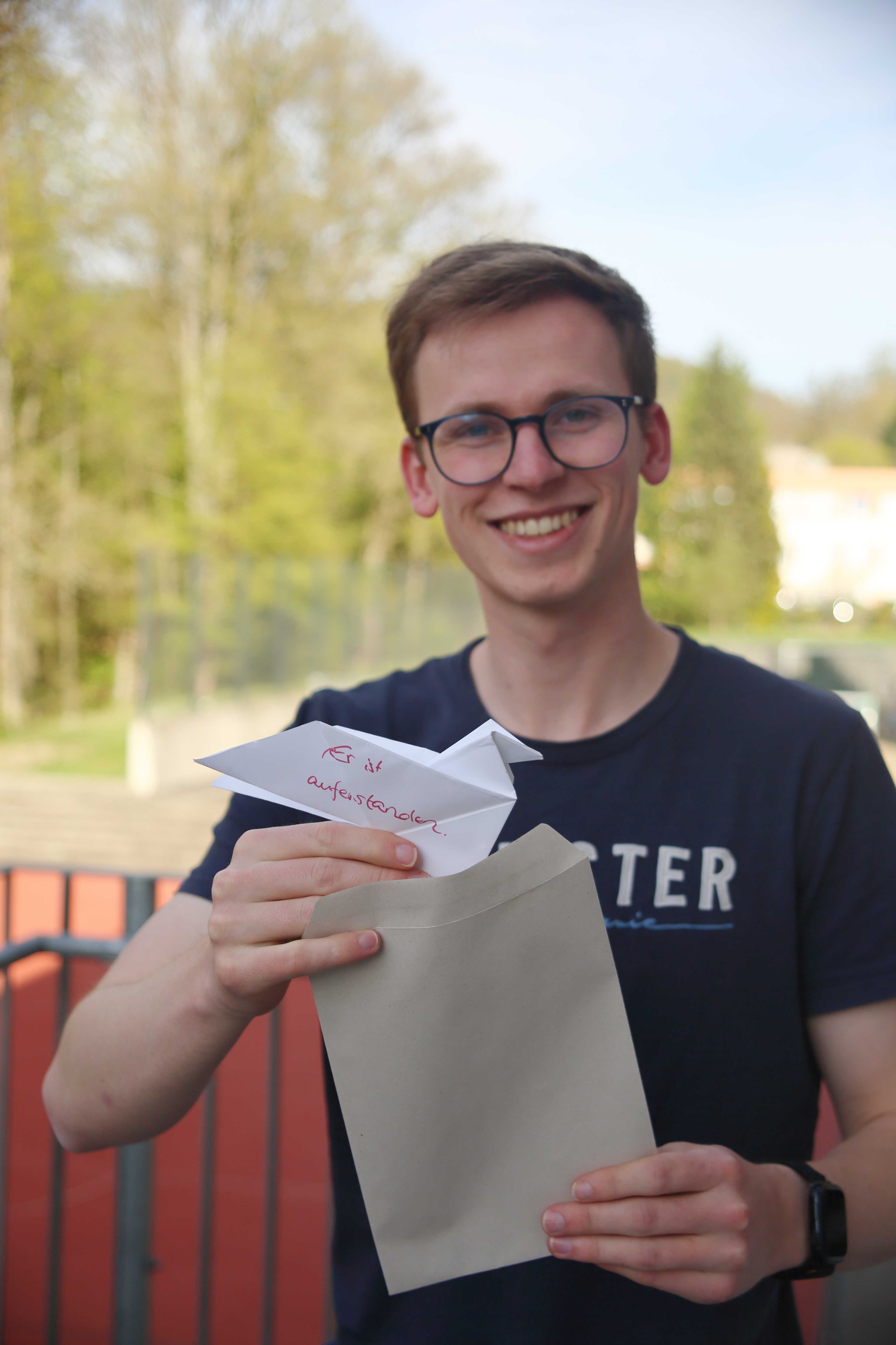 Die Tauben werden an unterschiedliche Persönlichkeiten weltweit verschickt.