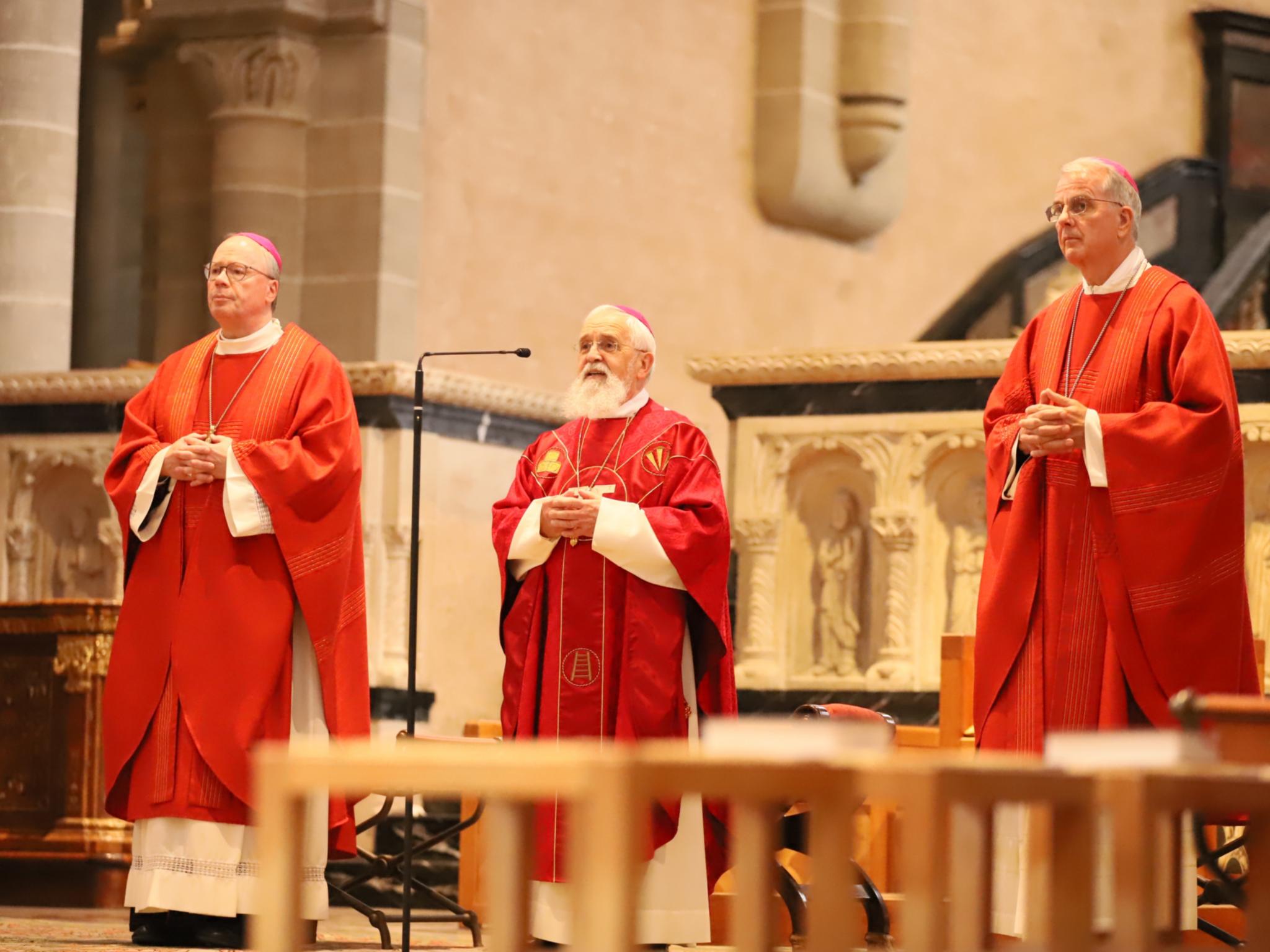 Der Magdeburger Bischof Dr. Gerhard Feige, links daneben Bischof Dr. Stephan Ackermann und rechts Weihbischof Jörg Michael Peters