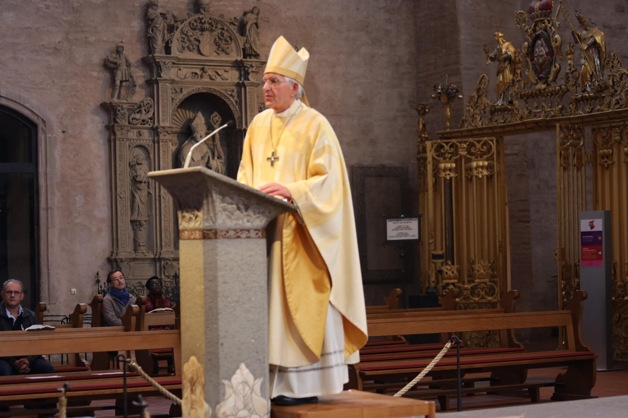 Weihbischof em. Gebert bei der Predigt