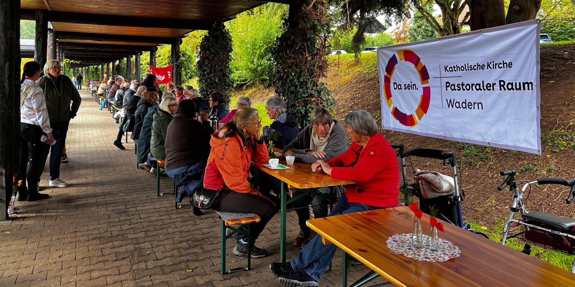 Zum ersten Mal fand die 'Längste Kaffeetafel des Hochwalds' in Weiskirchen statt.