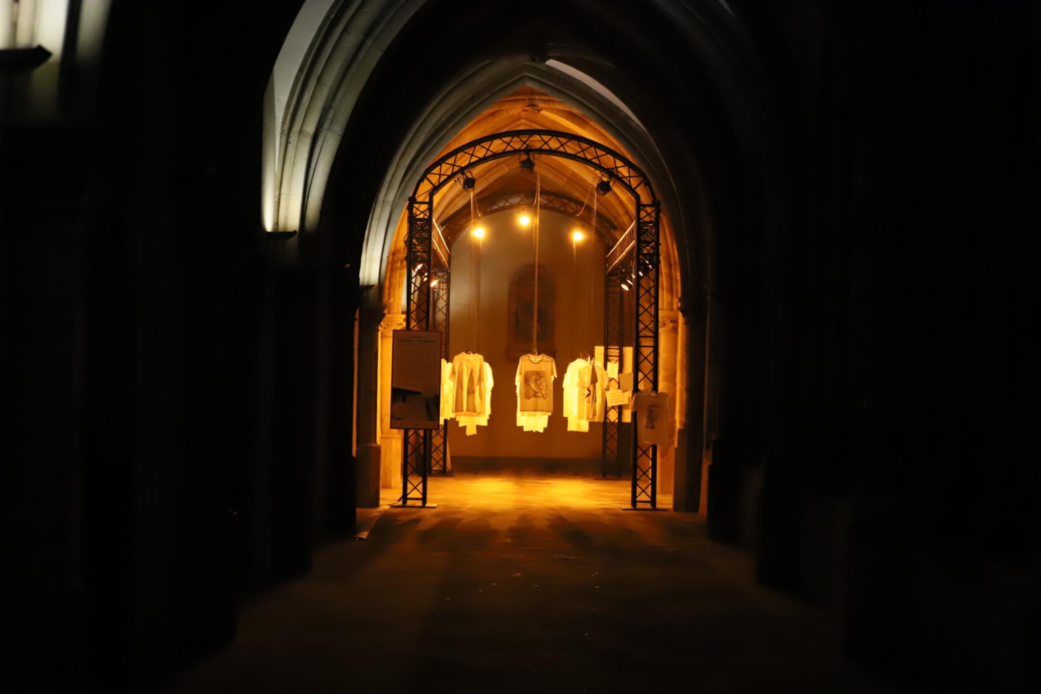 Ausstellung 'Erkennen. Reagieren.' im Kreuzgang des Trierer Doms