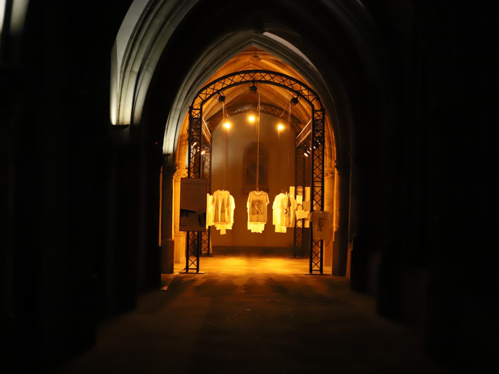 Ausstellung 'Erkennen. Reagieren.' im Kreuzgang des Trierer Doms