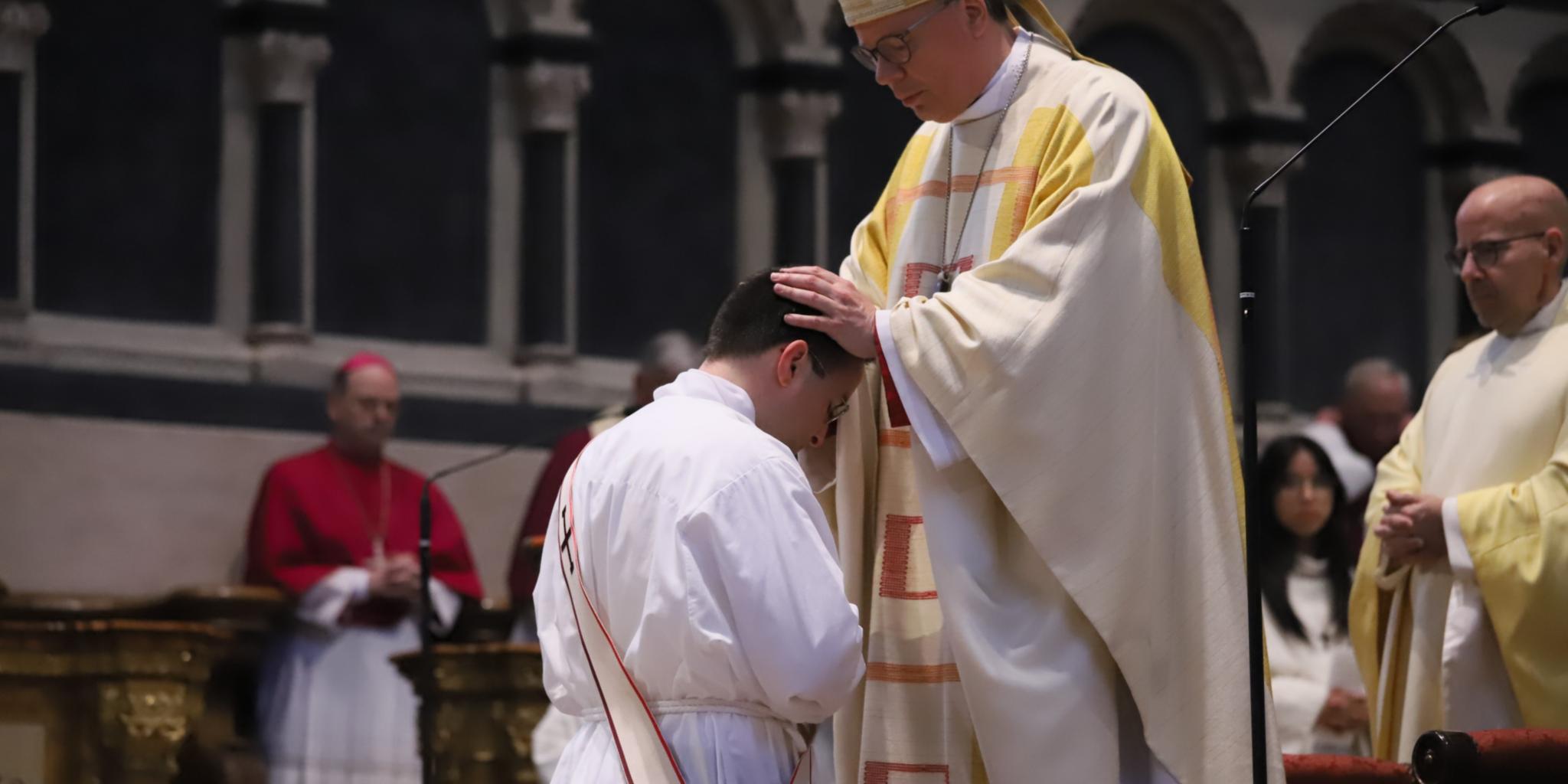 Archivfoto von der Priesterweihe in diesem Jahr