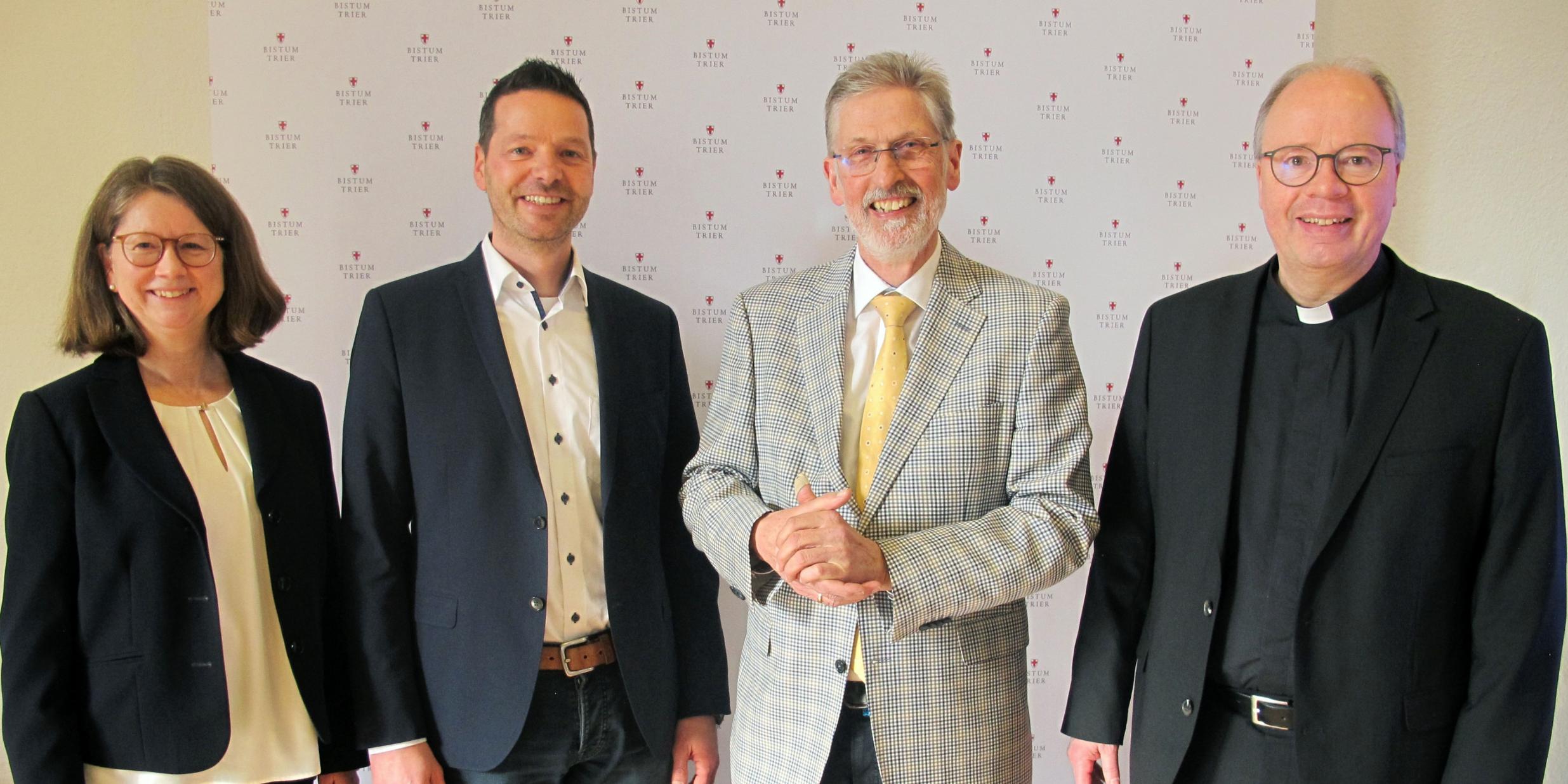 Abschied Ludwig Kuhn_vlnr. Mechthild Schabo, Thorsten Hoffmann, Ludwig Kuhn, Bischof Ackermann