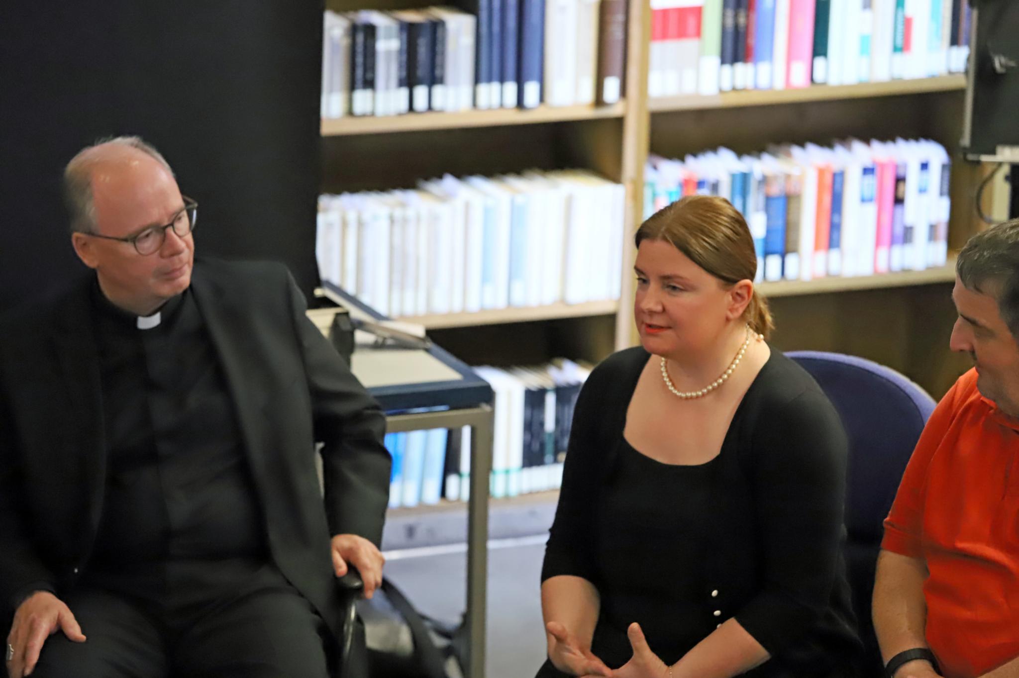 Bischof Dr. Stephan Ackermann und Dr. Marge-Marie Paas