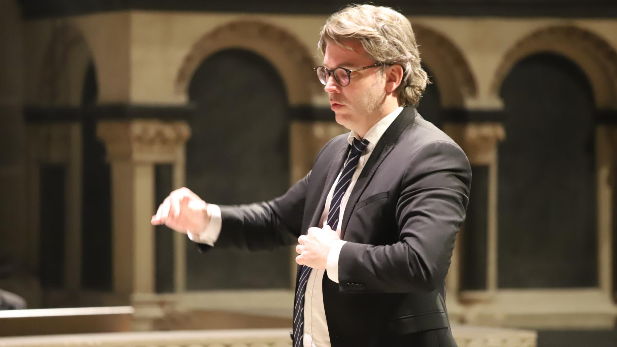 Domkapellmeister Thomas Kiefer ist Leiter des Trierer Domchors sowie Gründer und Leiter der Trierer Domsingknaben und des Kathedraljugendchors Trier.