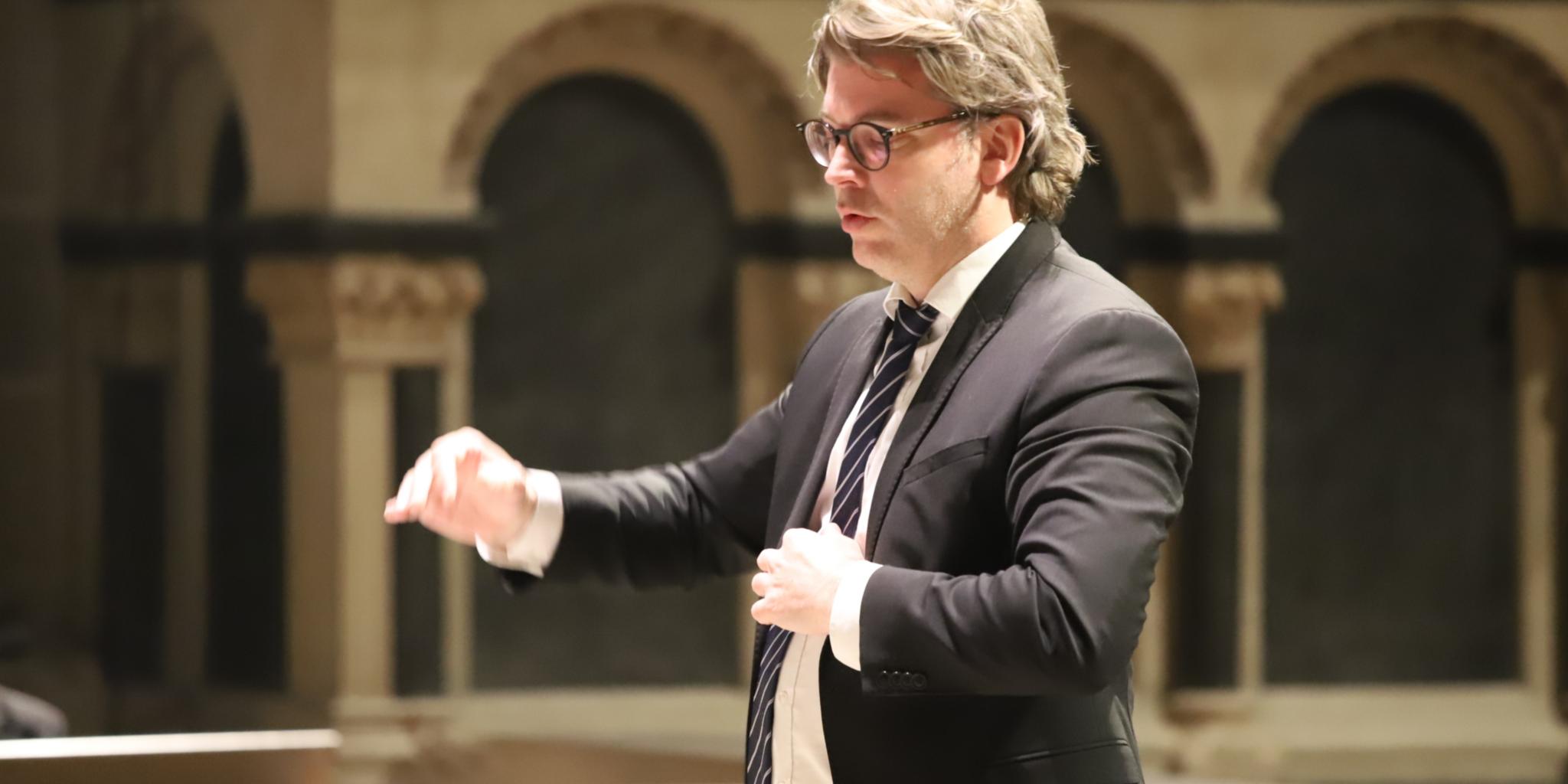 Domkapellmeister Thomas Kiefer ist Leiter des Trierer Domchors sowie Gründer und Leiter der Trierer Domsingknaben und des Kathedraljugendchors Trier.