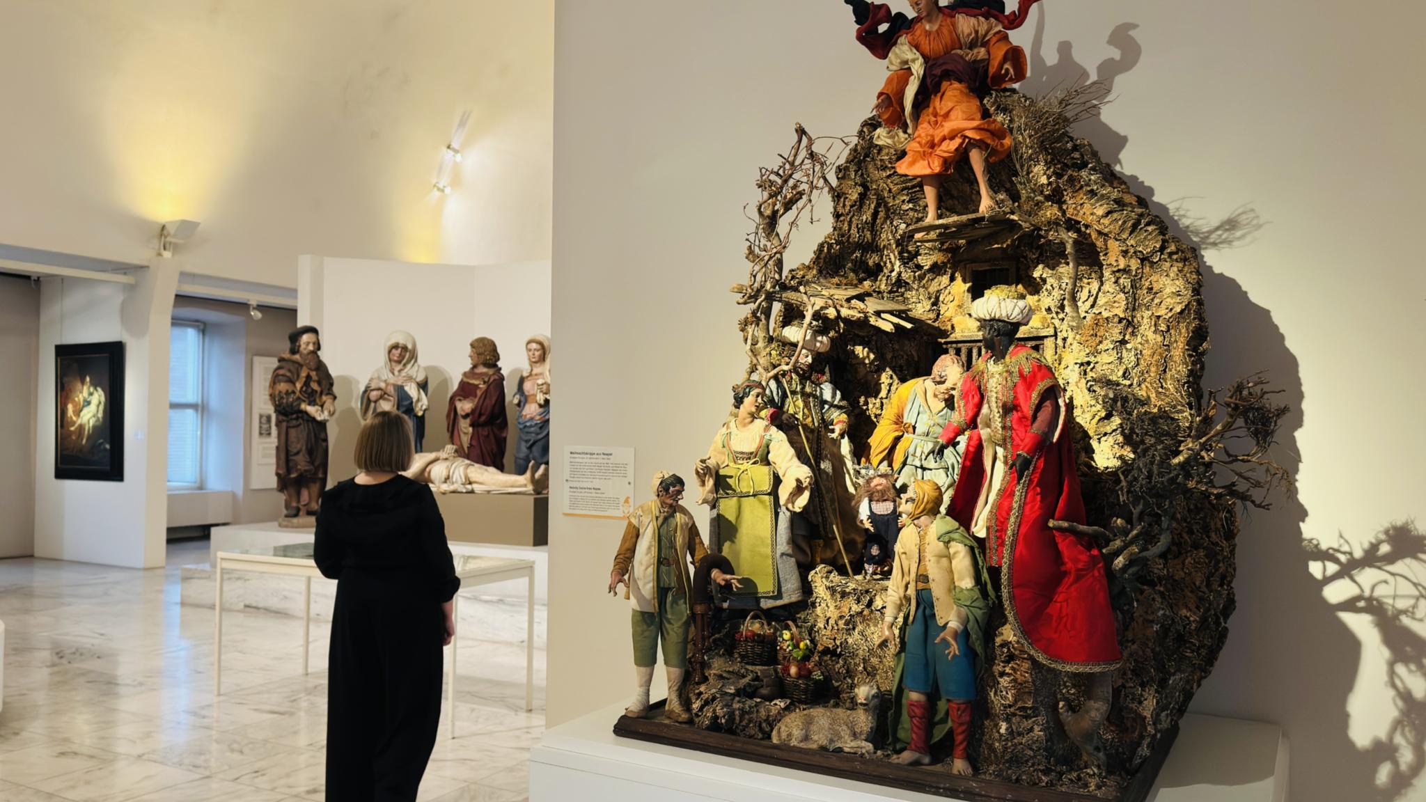 Wichtel Snorre hat sich in der Weihnachtskrippe versteckt, wer kann ihn finden