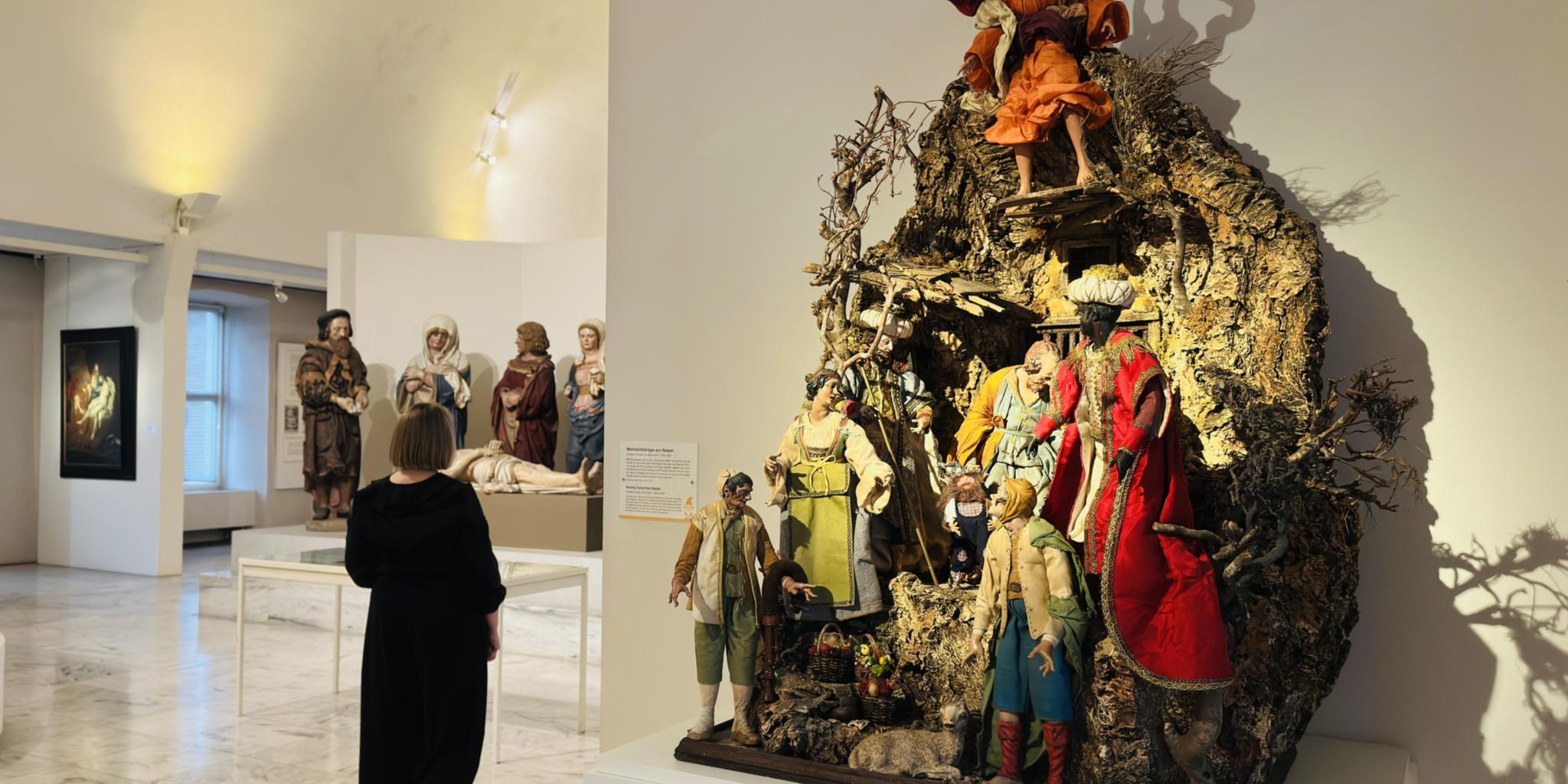 Wichtel Snorre hat sich in der Weihnachtskrippe versteckt, wer kann ihn finden