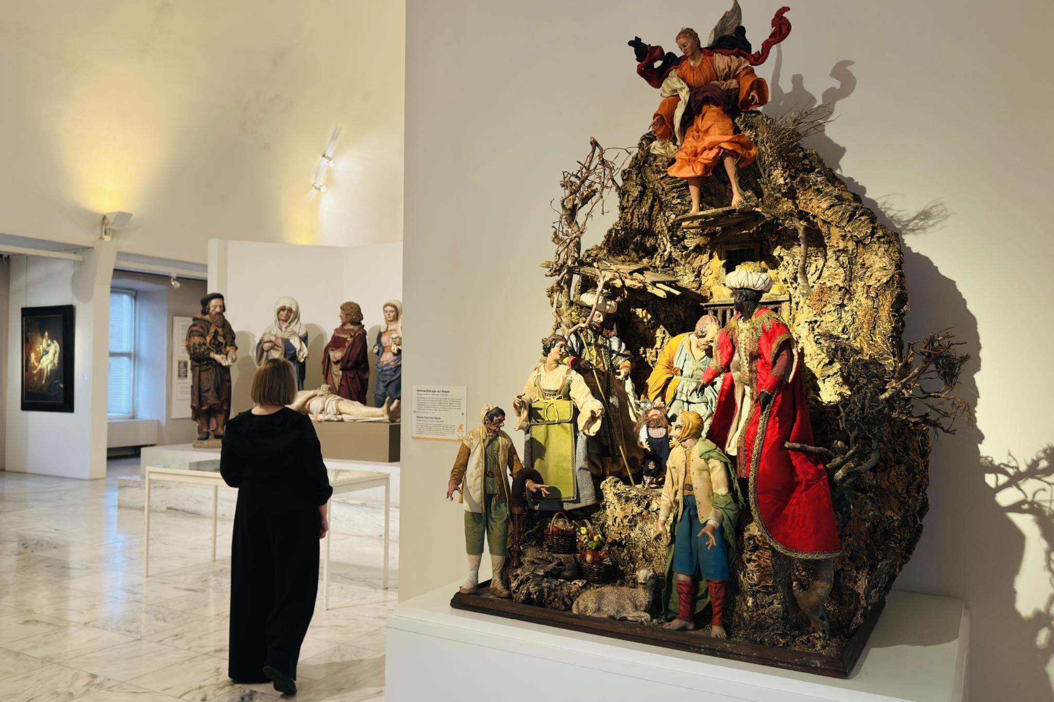 Wichtel Snorre hat sich in der Weihnachtskrippe versteckt, wer kann ihn finden